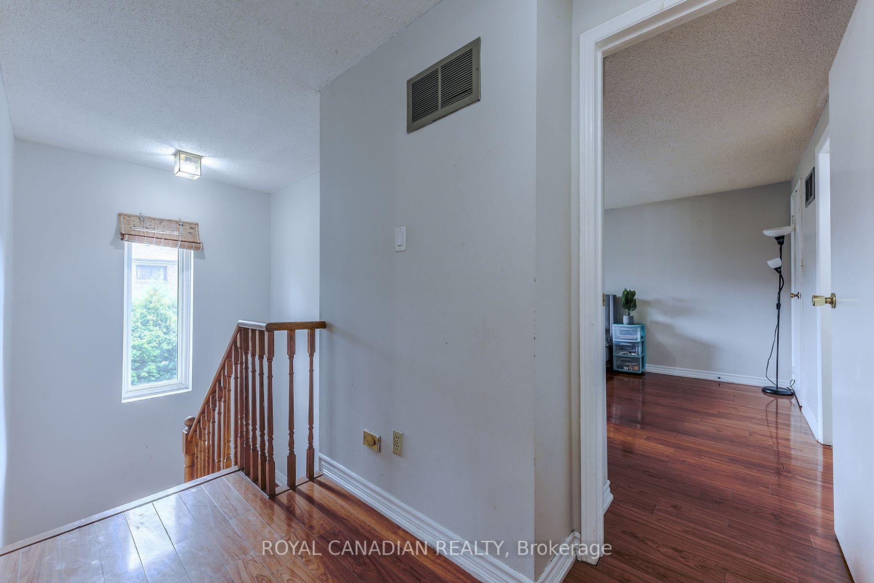 Photo 19 of 2 Mayberry Court, Brampton, Central Park — HOMEH
