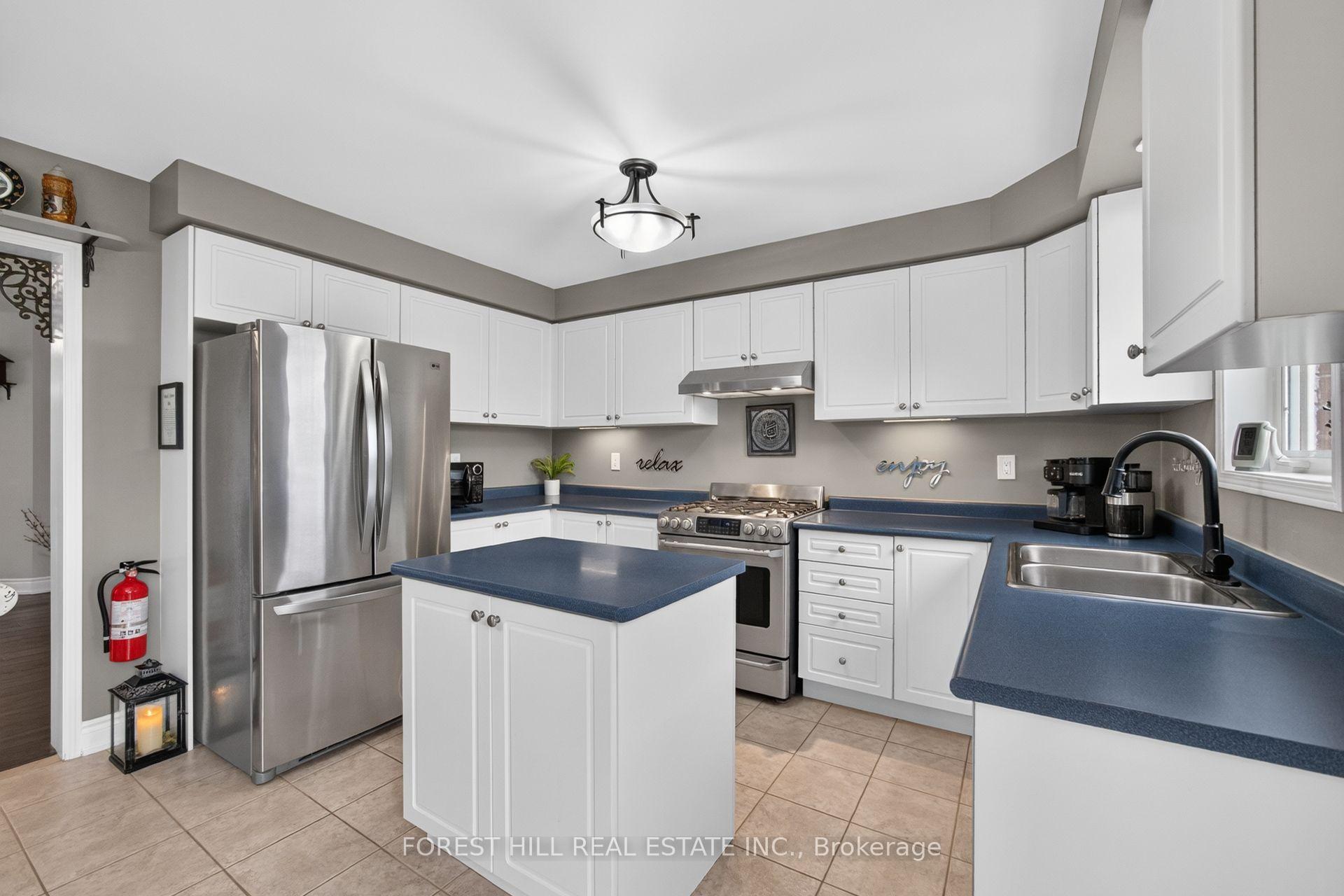 Photo 11 of 92 Senator Way, Caledon, Bolton North — HOMEH