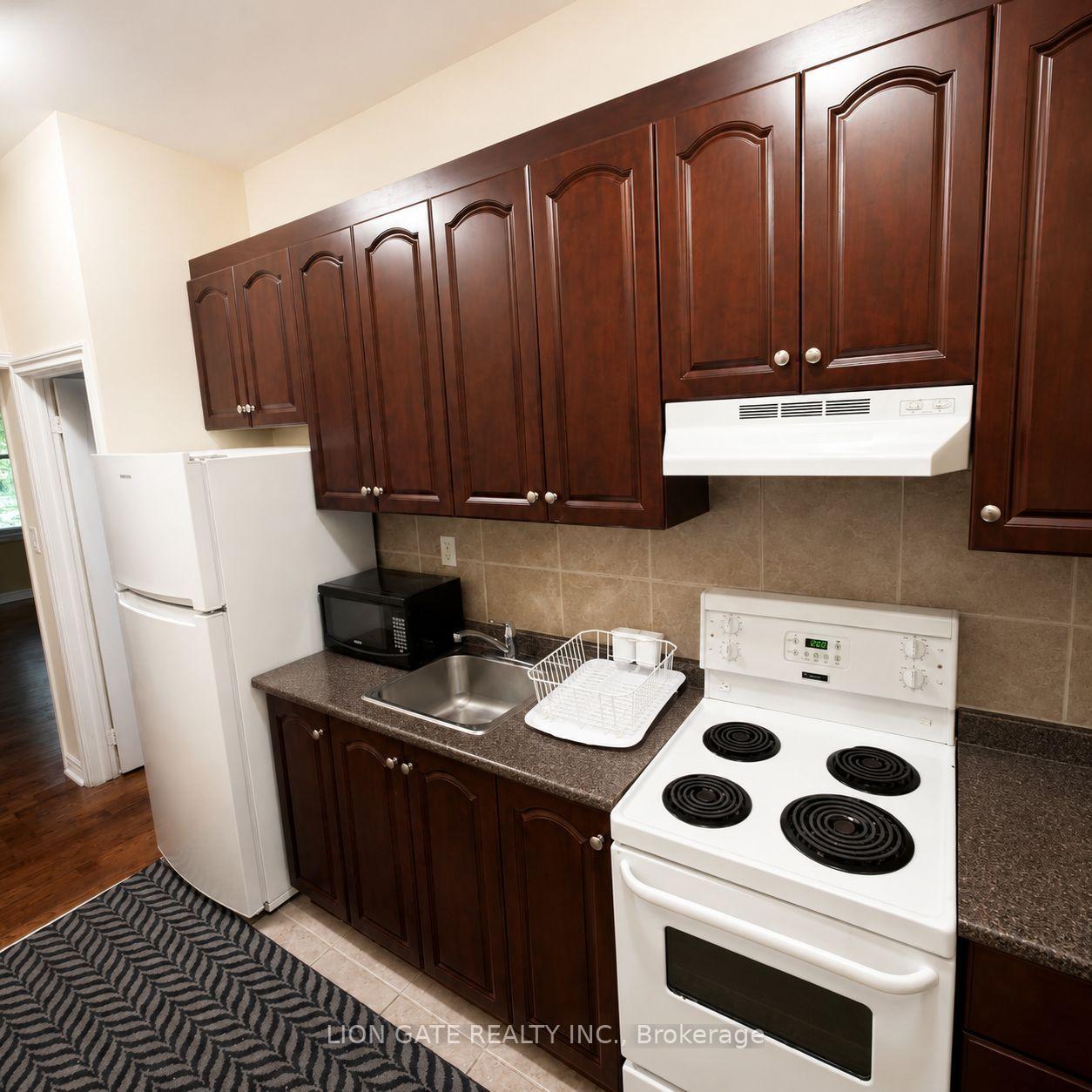Photo 7 of Unit Main, 198 Main Street N, Brampton, Downtown Brampton — HOMEH