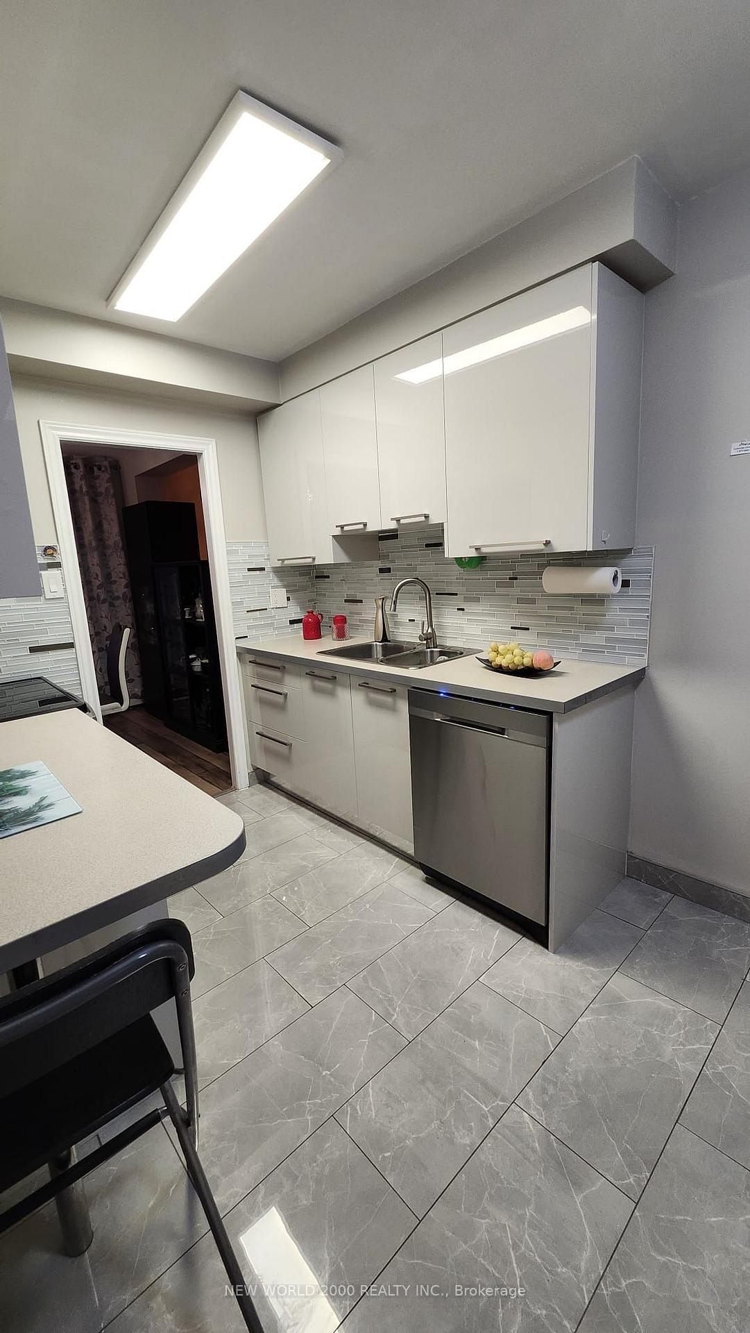 Photo 4 of Unit 602, 180 Dudley Avenue, Markham, Thornhill — HOMEH