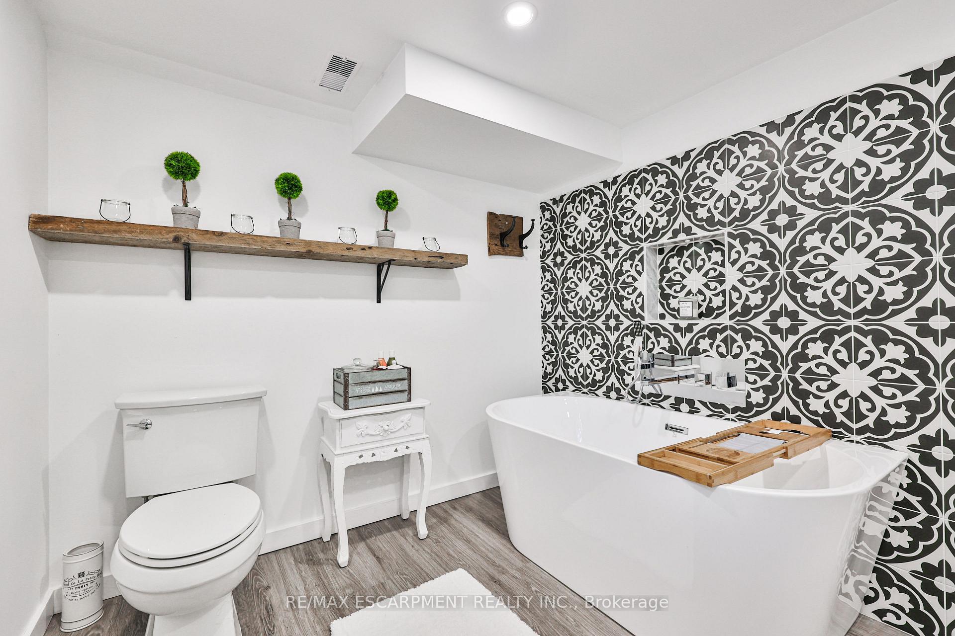 Photo 42 of 60 Galbraith Drive, Hamilton, Stoney Creek — HOMEH