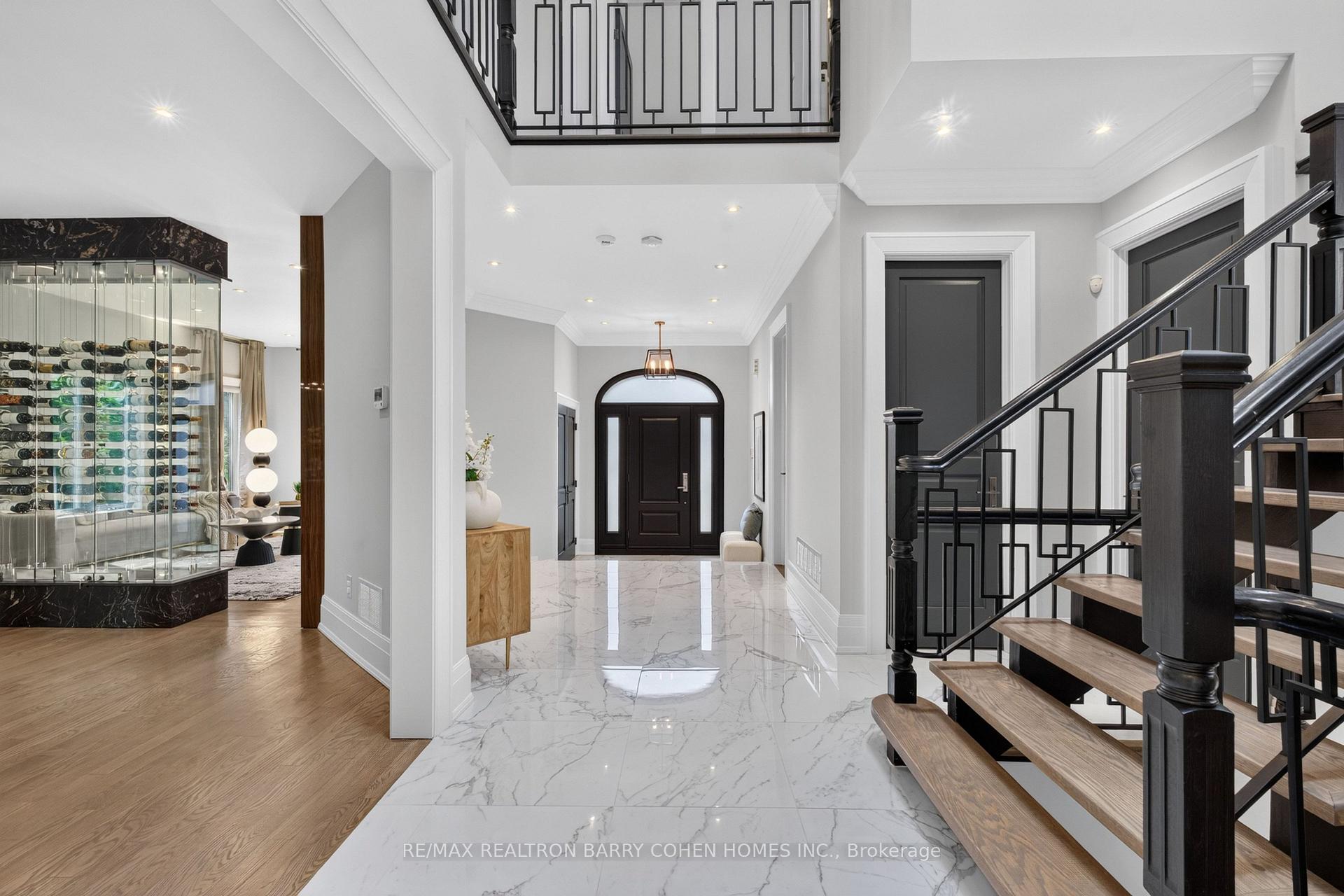 Photo 4 of 33 Munro Boulevard, North York, St. Andrew-Windfields — HOMEH