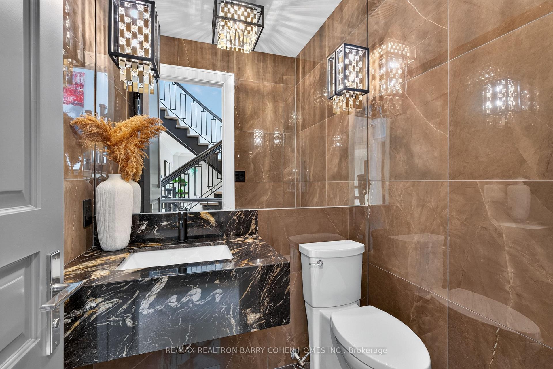 Photo 27 of 33 Munro Boulevard, North York, St. Andrew-Windfields — HOMEH