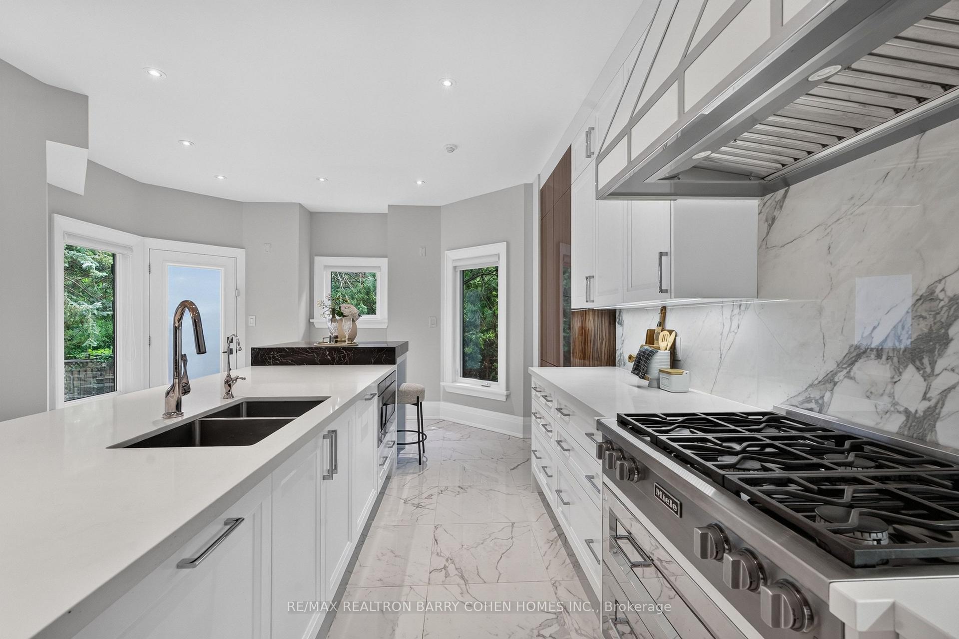 Photo 22 of 33 Munro Boulevard, North York, St. Andrew-Windfields — HOMEH