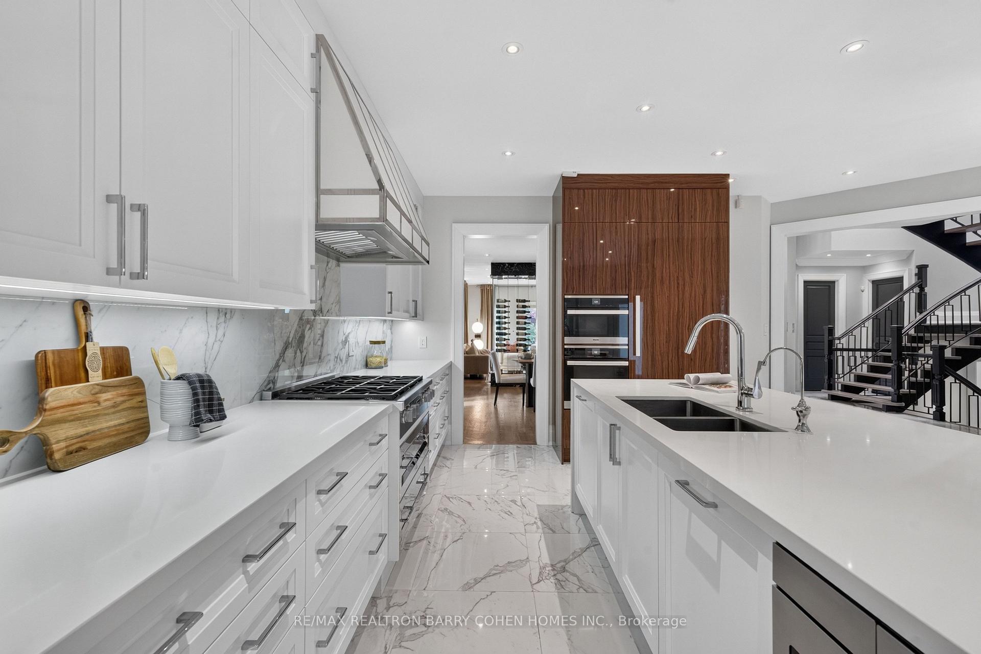 Photo 24 of 33 Munro Boulevard, North York, St. Andrew-Windfields — HOMEH