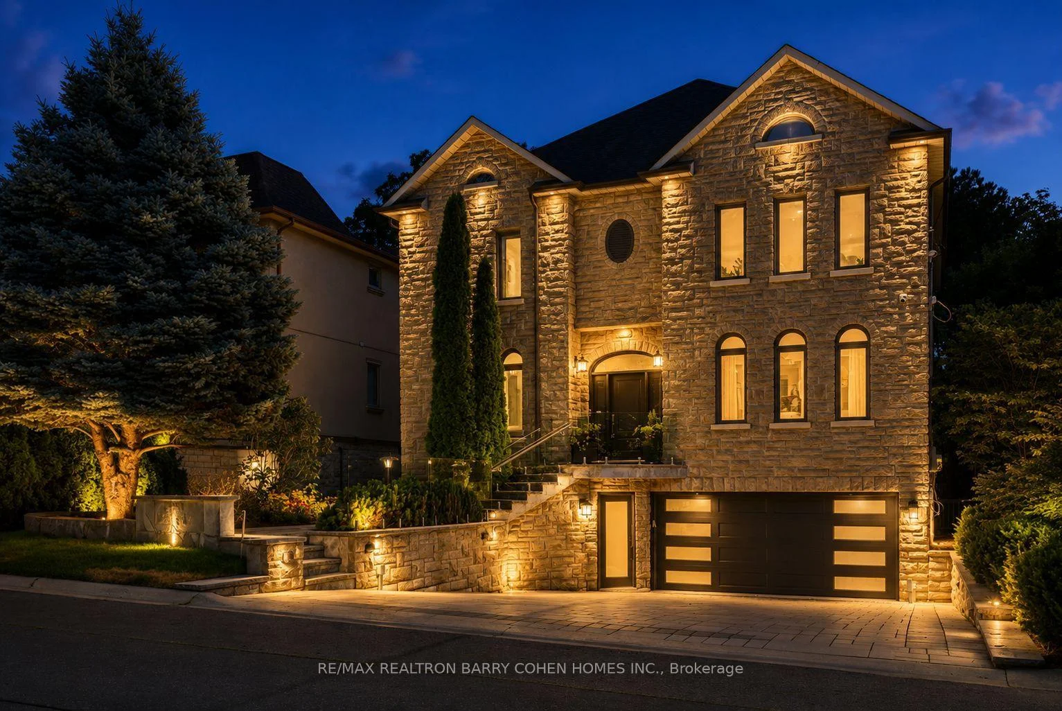 Photo 3 of 33 Munro Boulevard, North York, St. Andrew-Windfields — HOMEH