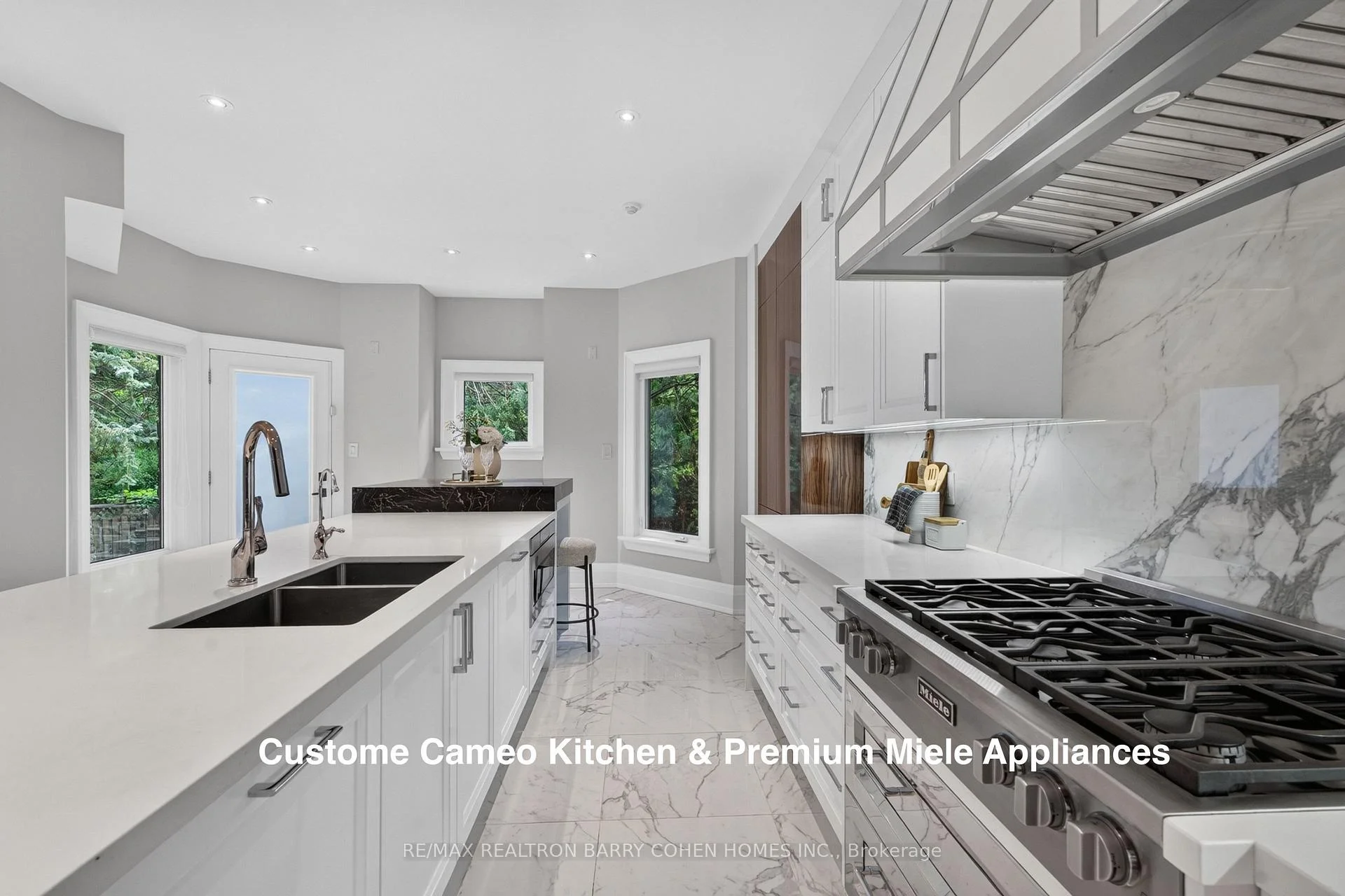 Photo 23 of 33 Munro Boulevard, North York, St. Andrew-Windfields — HOMEH