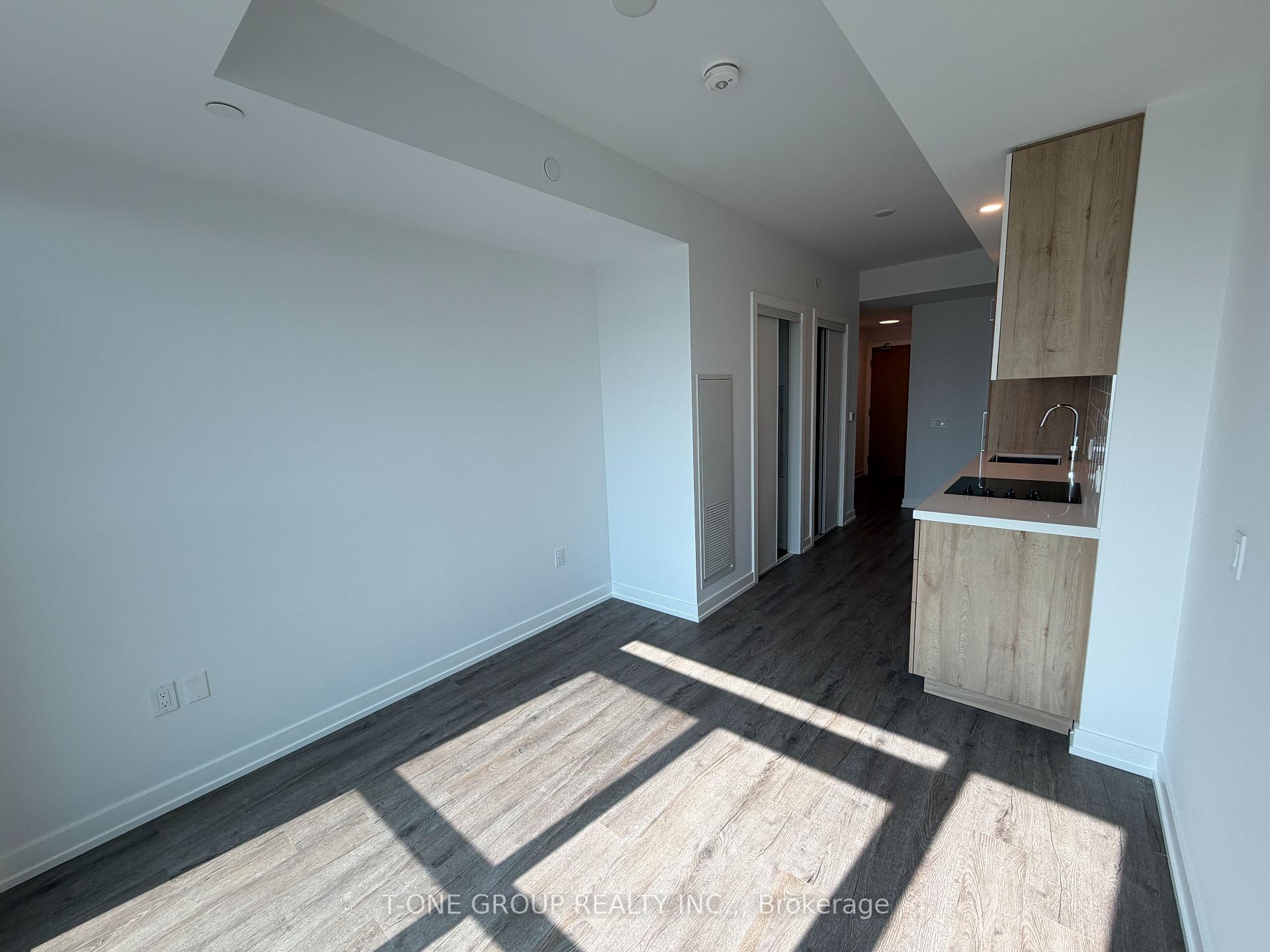 Photo 3 of Unit 703, 21 Meadowdale Road, Vaughan, Vaughan Corporate Centre — HOMEH