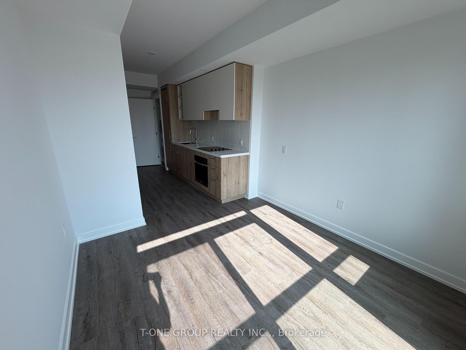 Photo 4 of Unit 703, 21 Meadowdale Road, Vaughan, Vaughan Corporate Centre — HOMEH