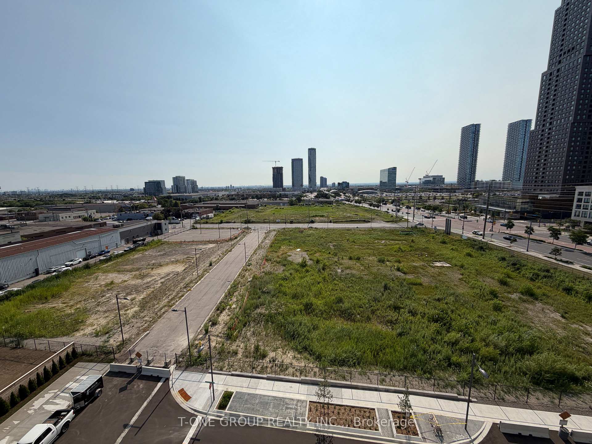 Photo 7 of Unit 703, 21 Meadowdale Road, Vaughan, Vaughan Corporate Centre — HOMEH
