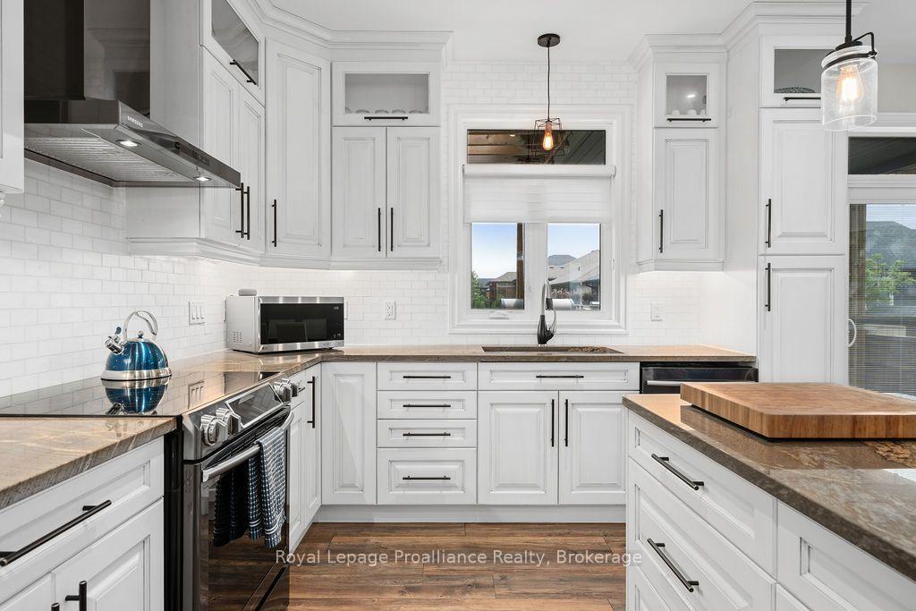Photo 15 of 45 Ambrosia Terrace, Quinte West, Murray Ward — HOMEH