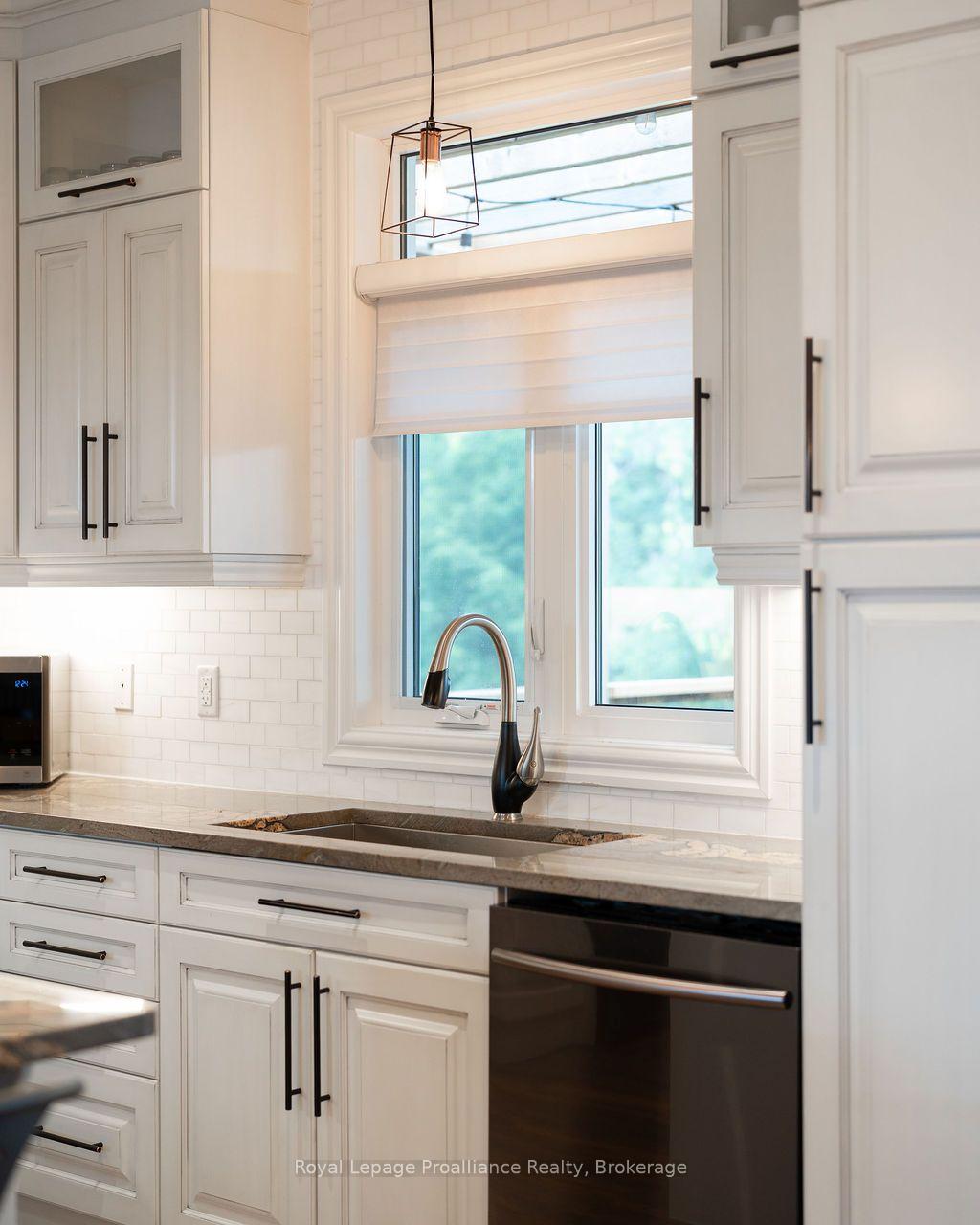 Photo 16 of 45 Ambrosia Terrace, Quinte West, Murray Ward — HOMEH