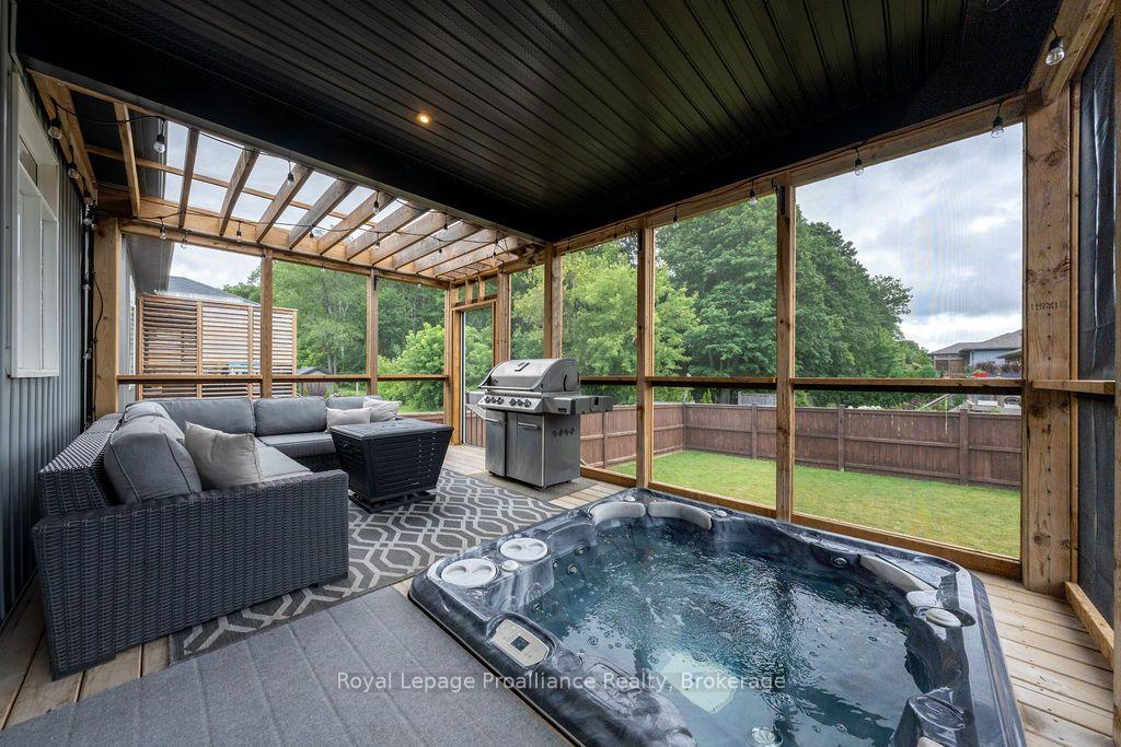 Photo 20 of 45 Ambrosia Terrace, Quinte West, Murray Ward — HOMEH