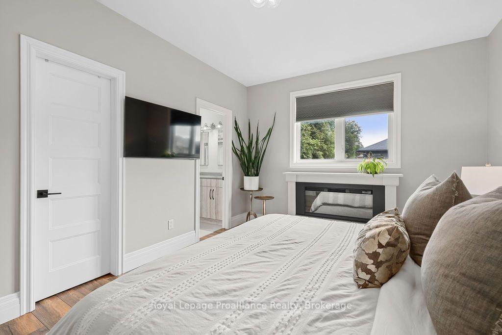 Photo 26 of 45 Ambrosia Terrace, Quinte West, Murray Ward — HOMEH