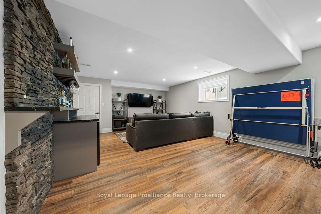 Photo 32 of 45 Ambrosia Terrace, Quinte West, Murray Ward — HOMEH