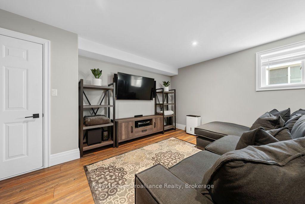 Photo 33 of 45 Ambrosia Terrace, Quinte West, Murray Ward — HOMEH