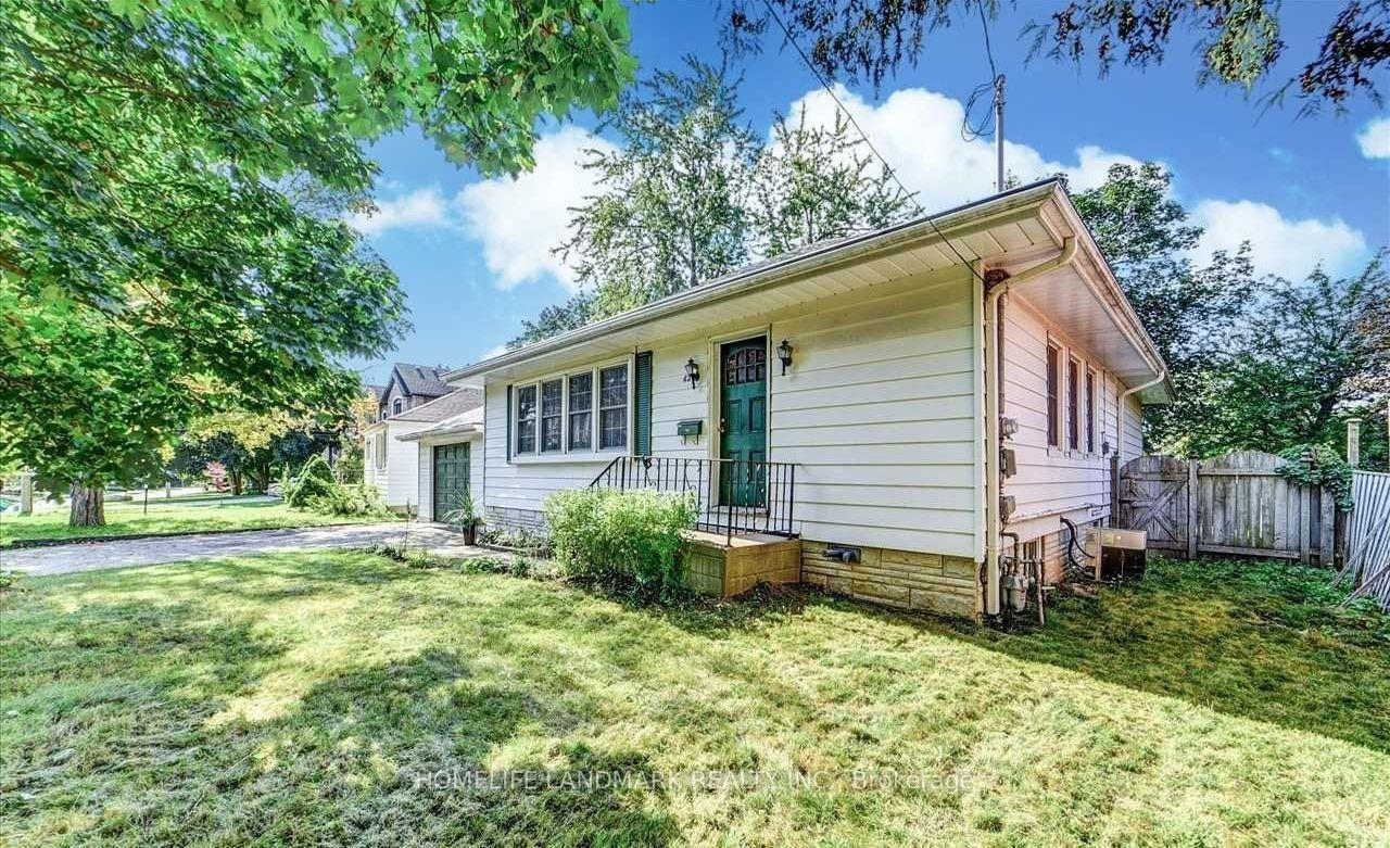 Photo 4 of 62 Peter Street, Markham, Old Markham Village — HOMEH