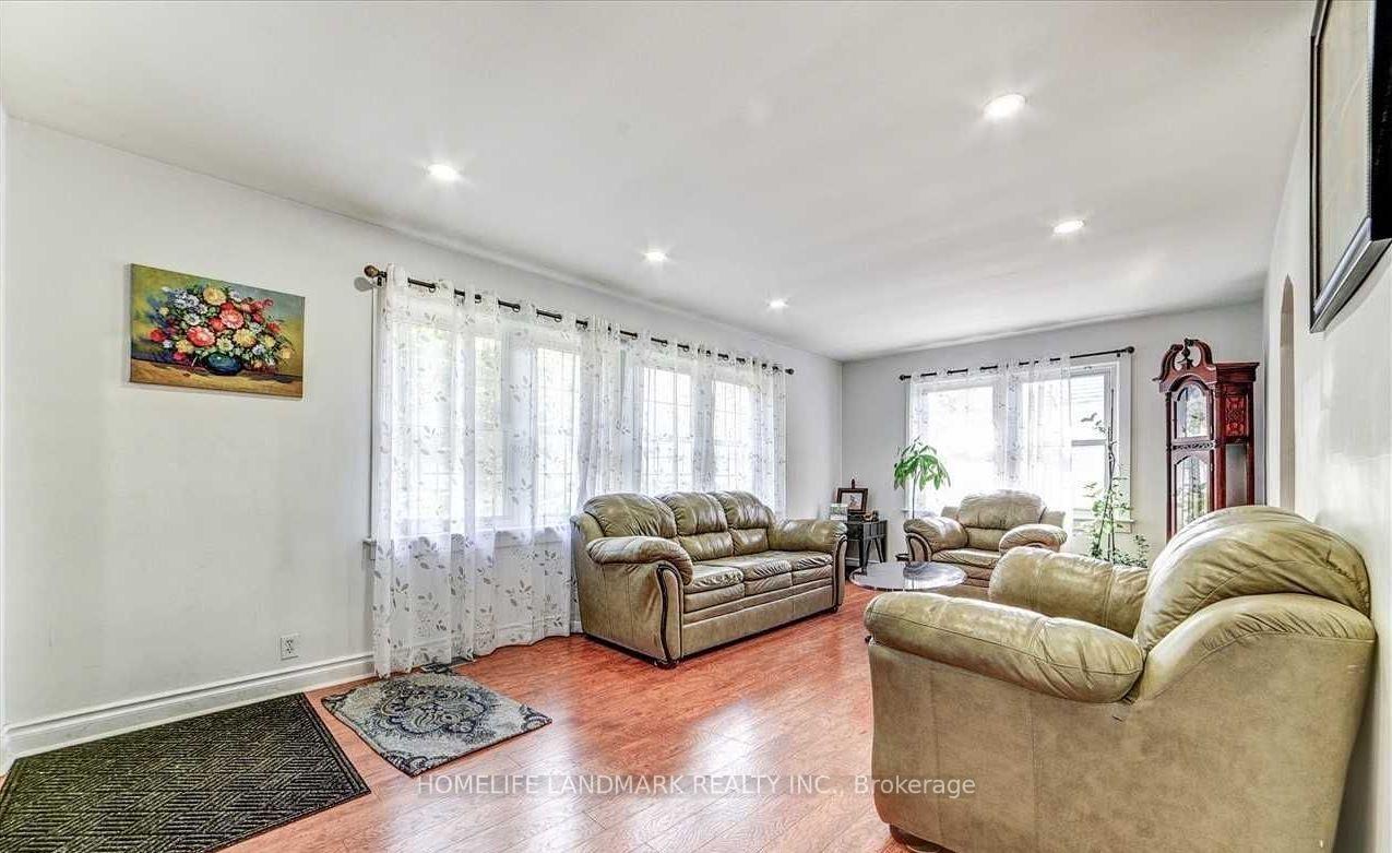 Photo 6 of 62 Peter Street, Markham, Old Markham Village — HOMEH