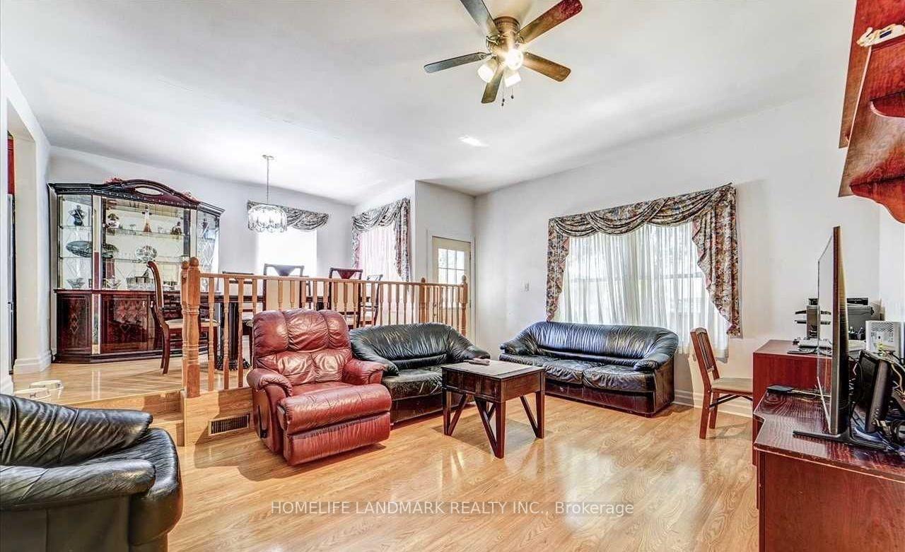 Photo 11 of 62 Peter Street, Markham, Old Markham Village — HOMEH