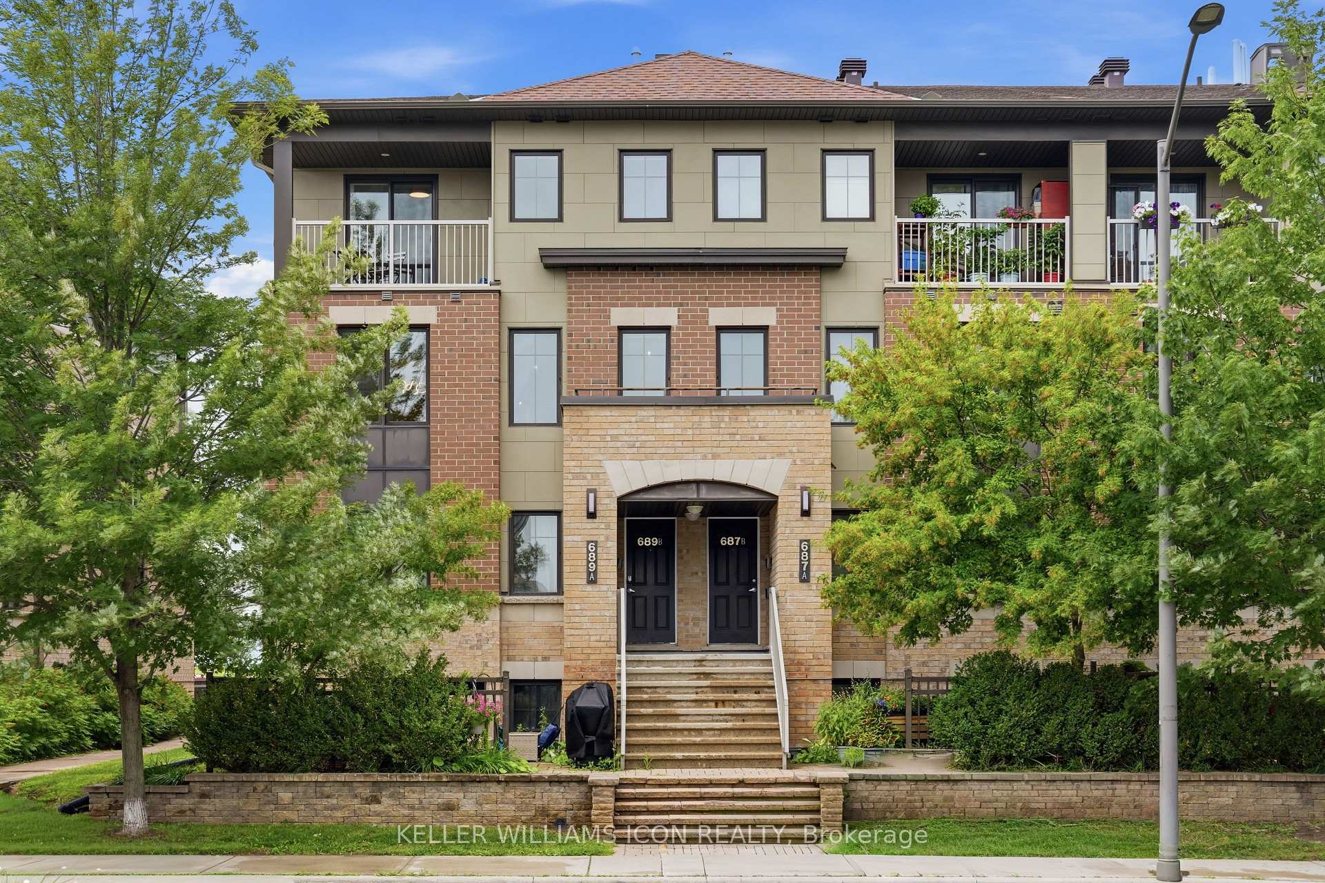 Front of 689B Sue Holloway Drive