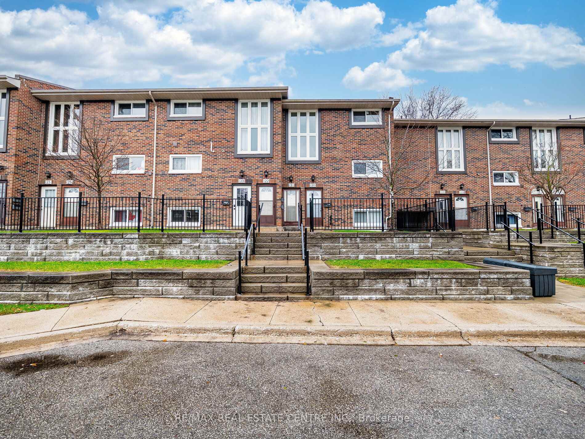 Photo 1 of Unit 121, 49 Rhonda Road, Guelph, Willow West/Sugarbush/West Acres — HOMEH