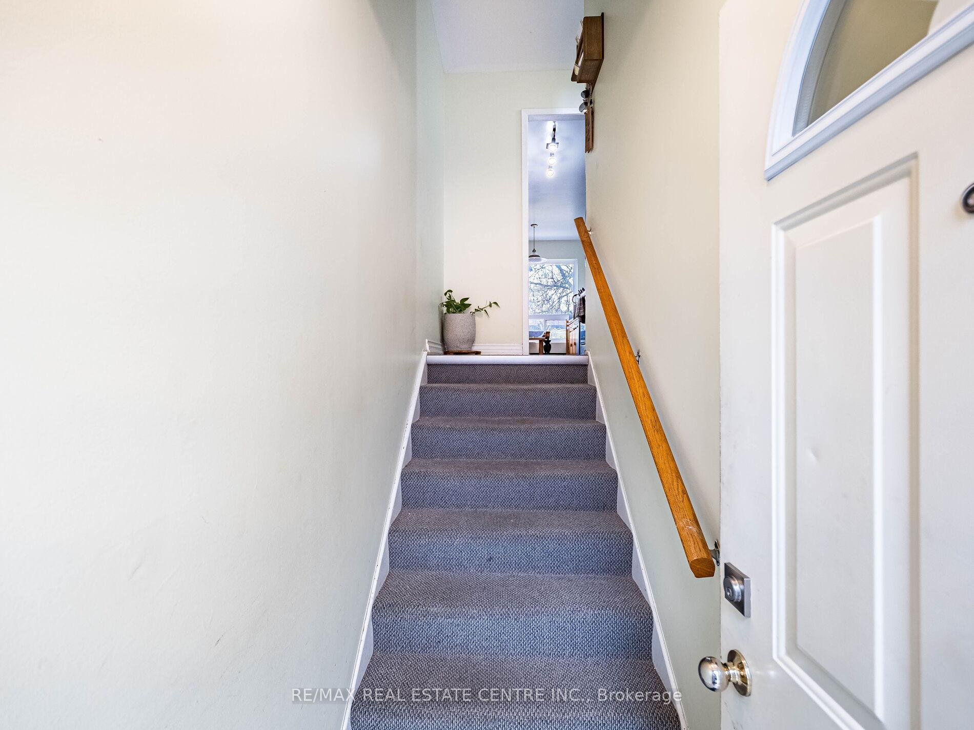 Photo 4 of Unit 121, 49 Rhonda Road, Guelph, Willow West/Sugarbush/West Acres — HOMEH