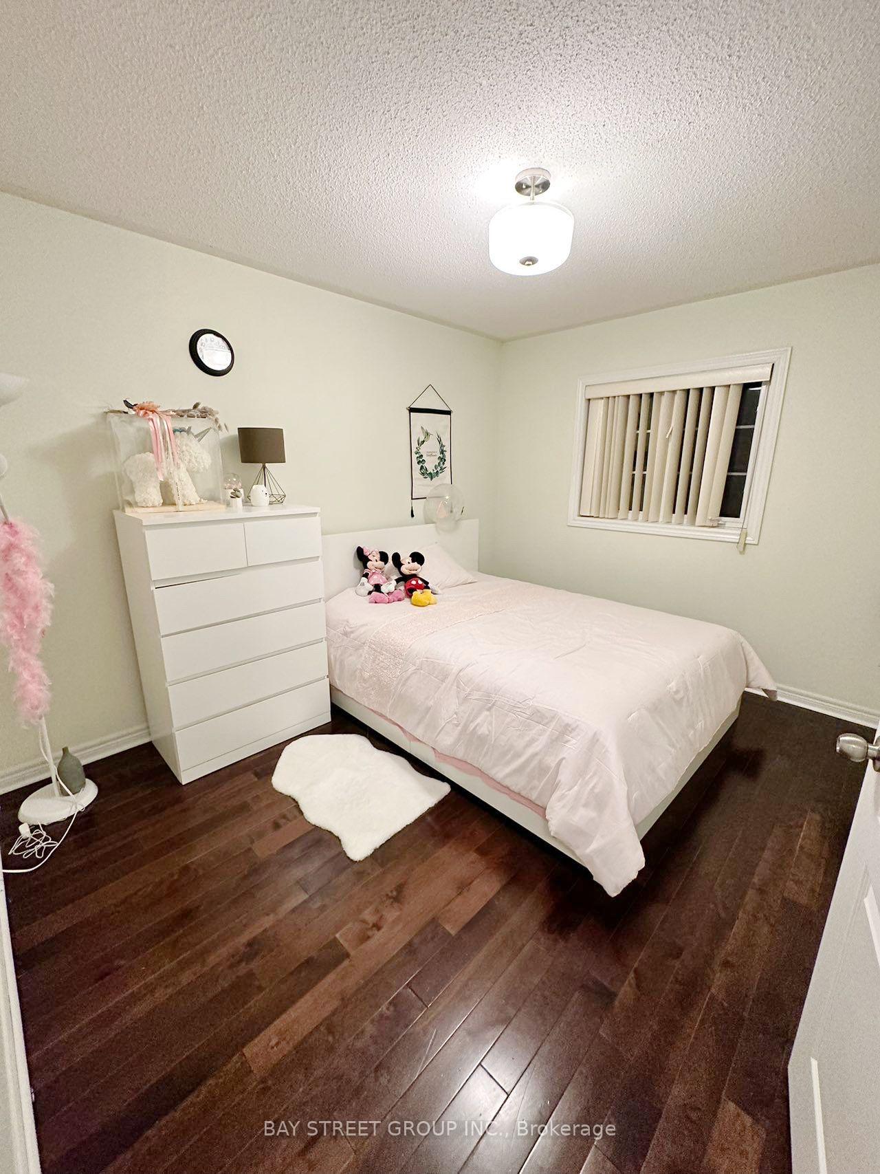 Photo 10 of 384 Spruce Grove Crescent, Newmarket, Woodland Hill — HOMEH