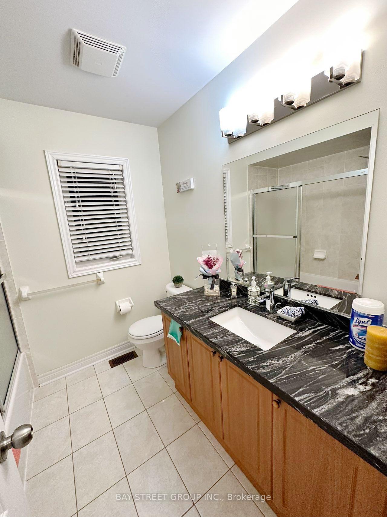 Photo 12 of 384 Spruce Grove Crescent, Newmarket, Woodland Hill — HOMEH