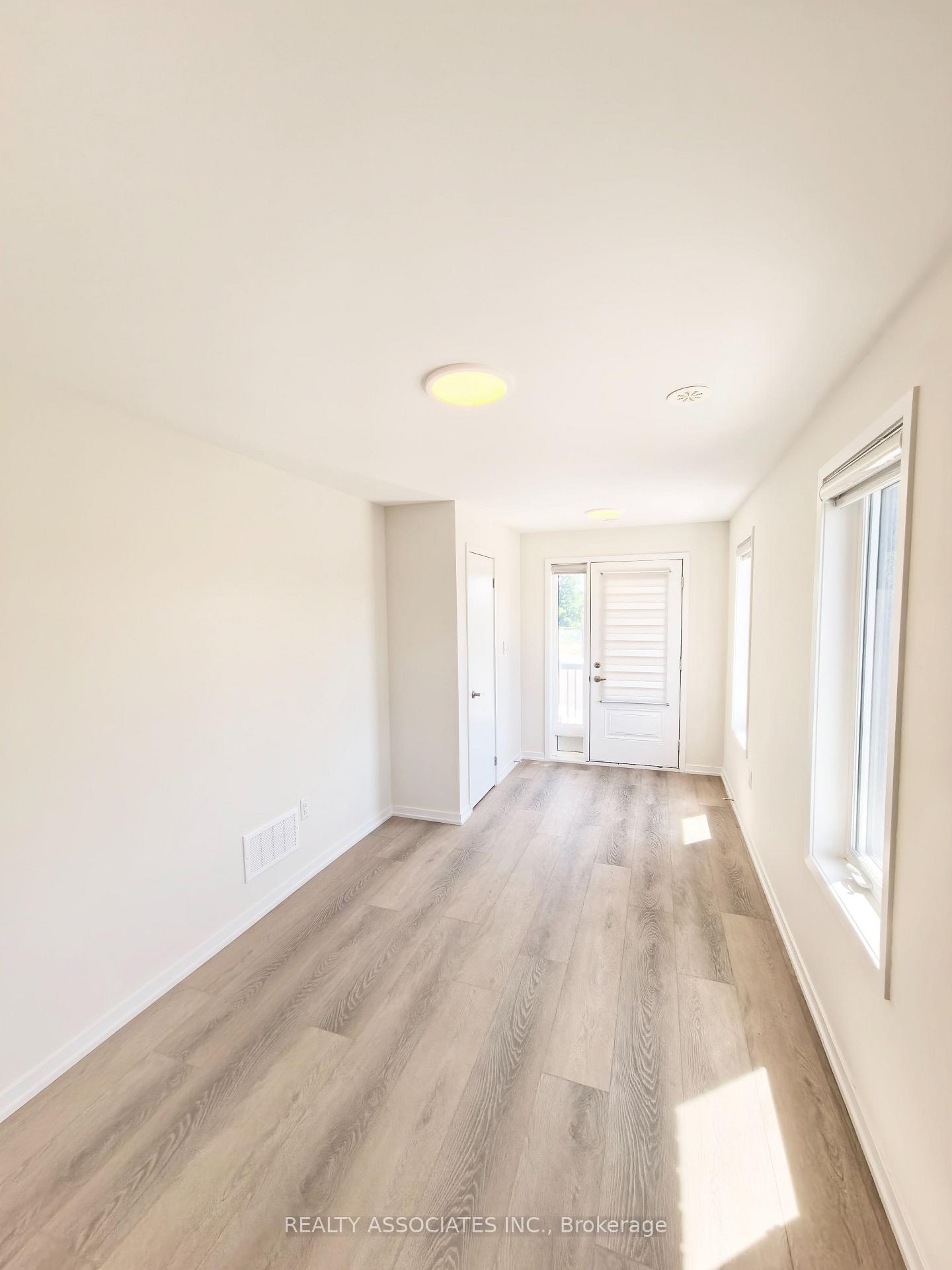 Photo 3 of 127 Matawin Lane, Richmond Hill, Headford Business Park — HOMEH