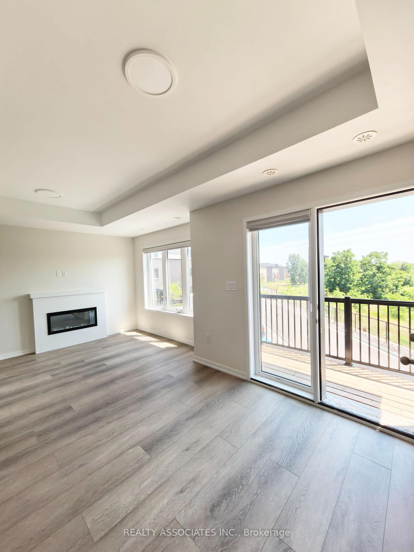 Photo 4 of 127 Matawin Lane, Richmond Hill, Headford Business Park — HOMEH