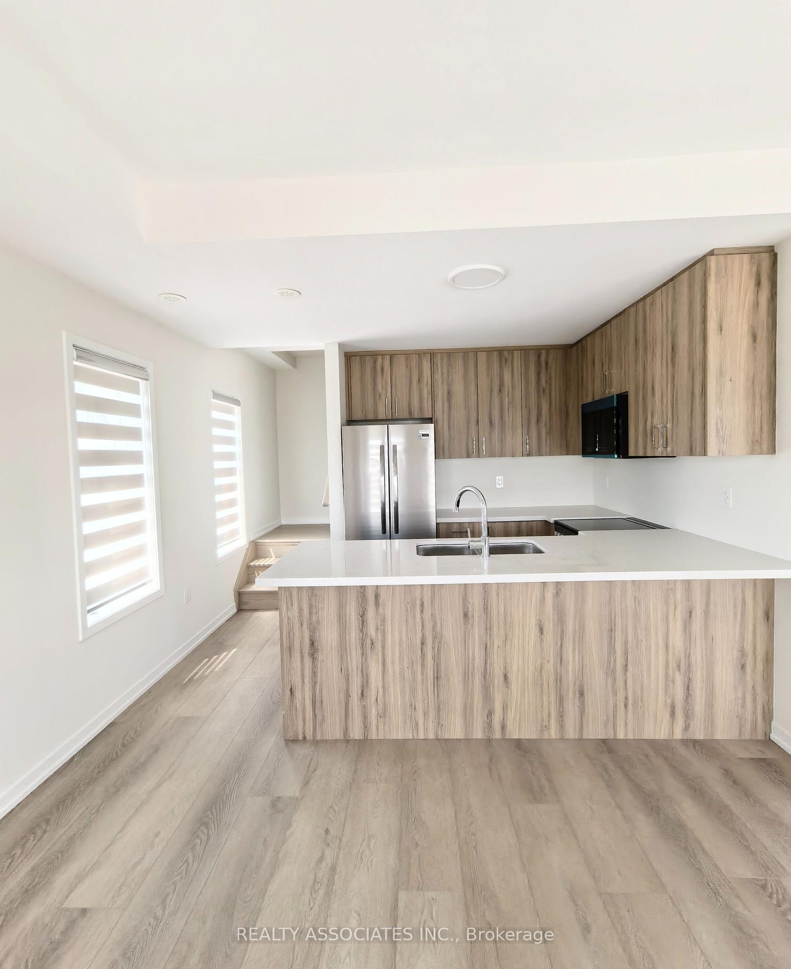 Photo 5 of 127 Matawin Lane, Richmond Hill, Headford Business Park — HOMEH