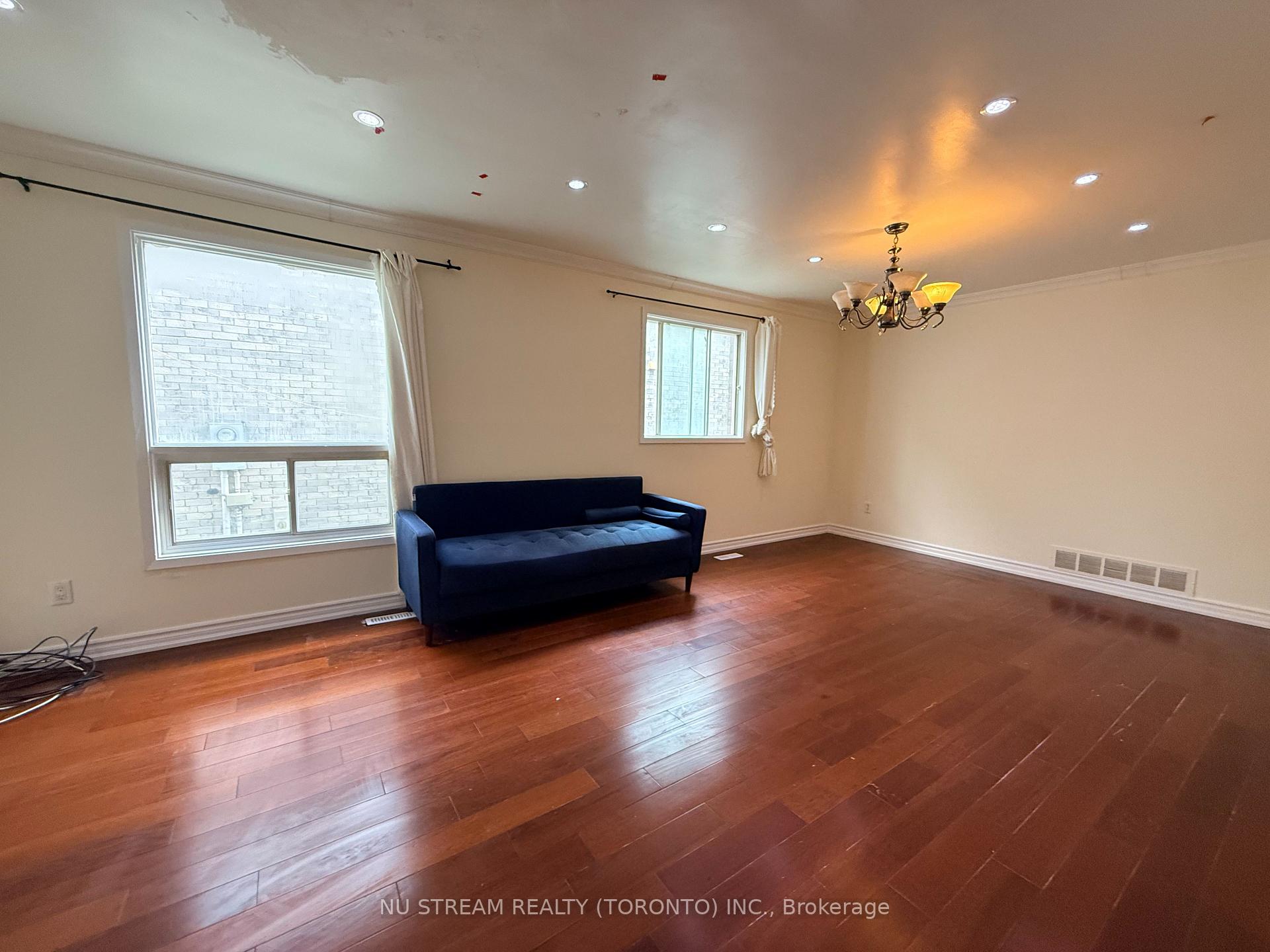 Photo 5 of 74 William Honey Crescent, Markham, Middlefield — HOMEH