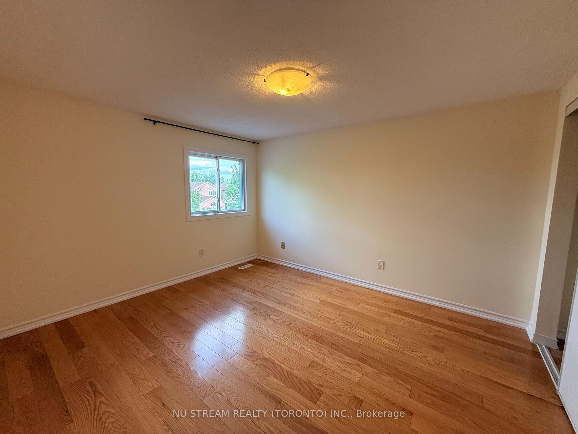 Photo 7 of 74 William Honey Crescent, Markham, Middlefield — HOMEH