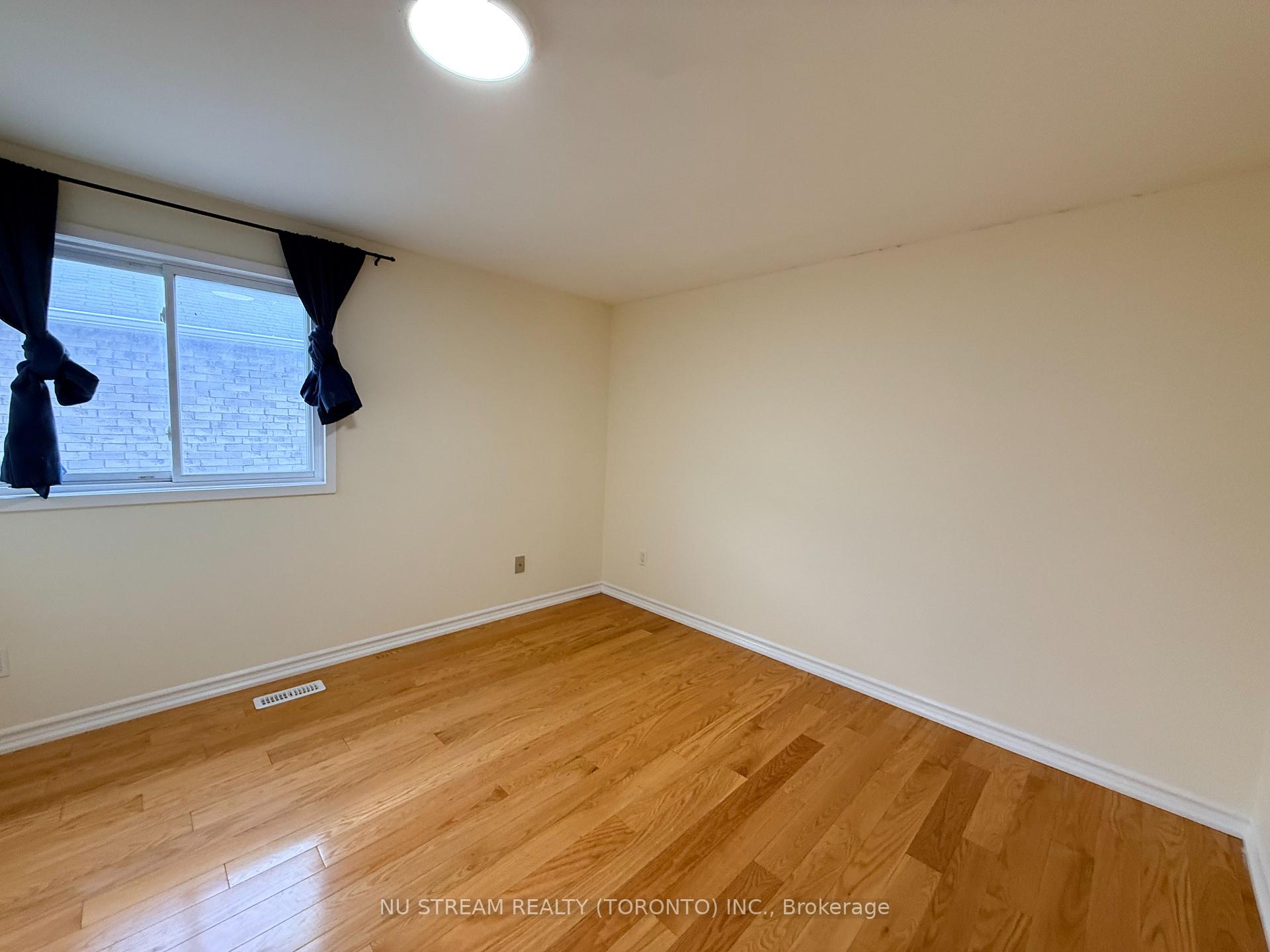 Photo 9 of 74 William Honey Crescent, Markham, Middlefield — HOMEH