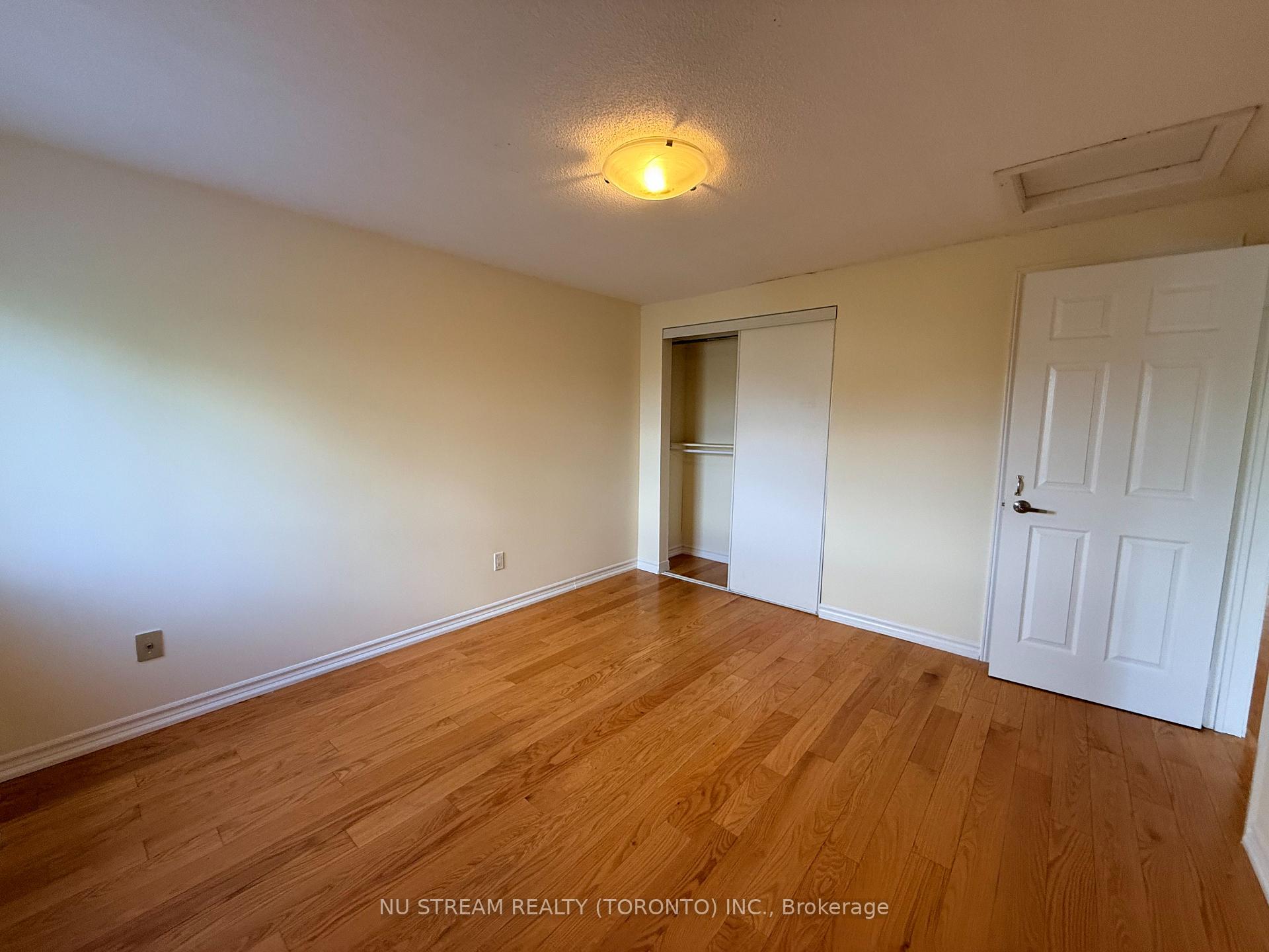 Photo 12 of 74 William Honey Crescent, Markham, Middlefield — HOMEH