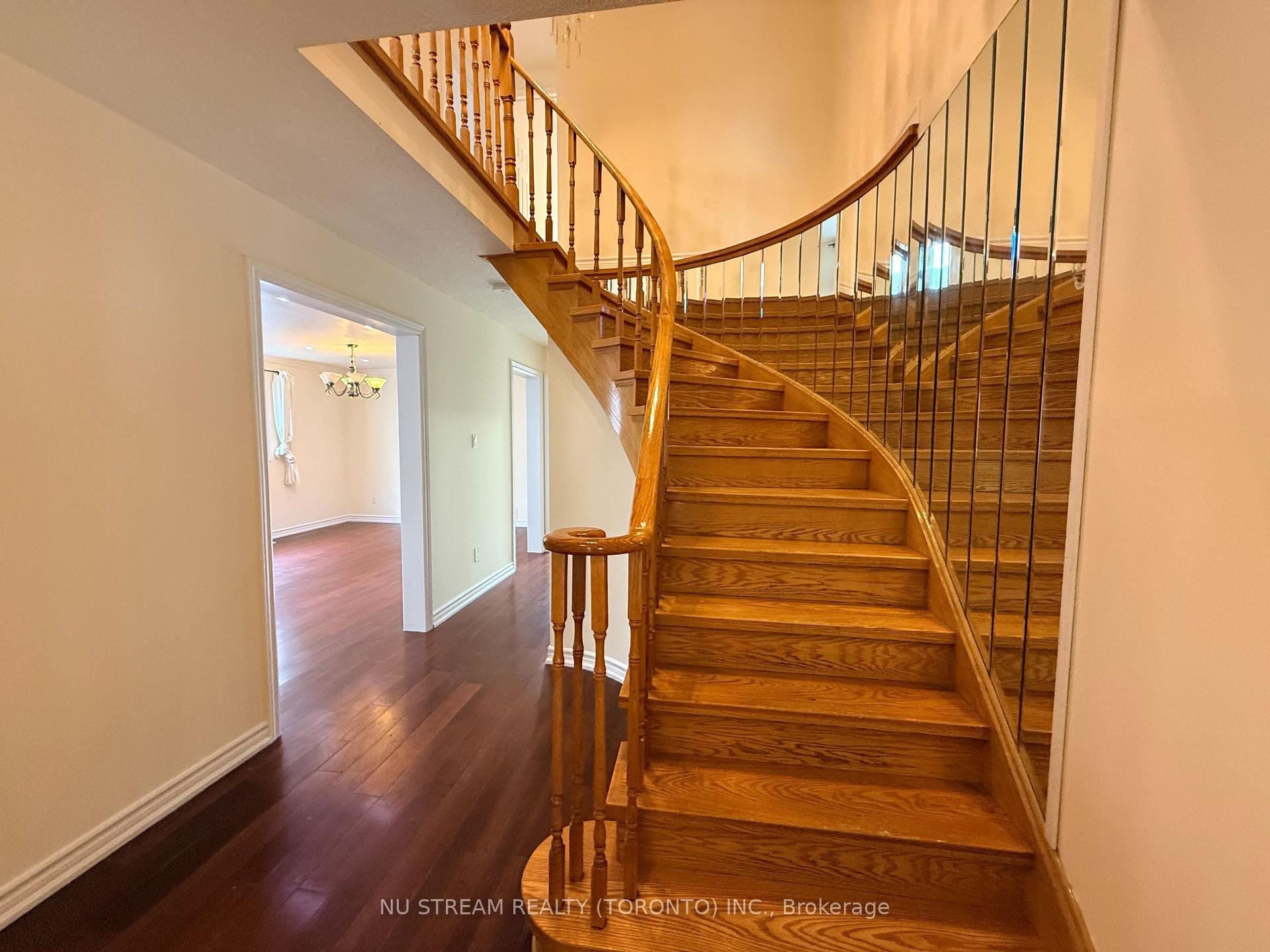Photo 17 of 74 William Honey Crescent, Markham, Middlefield — HOMEH