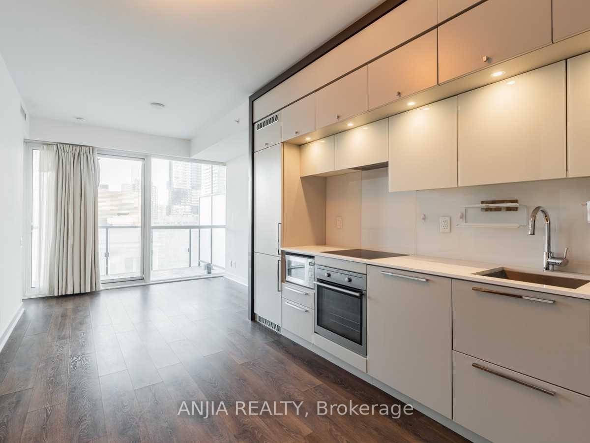 Front of Unit 801, 15 Grenville Street