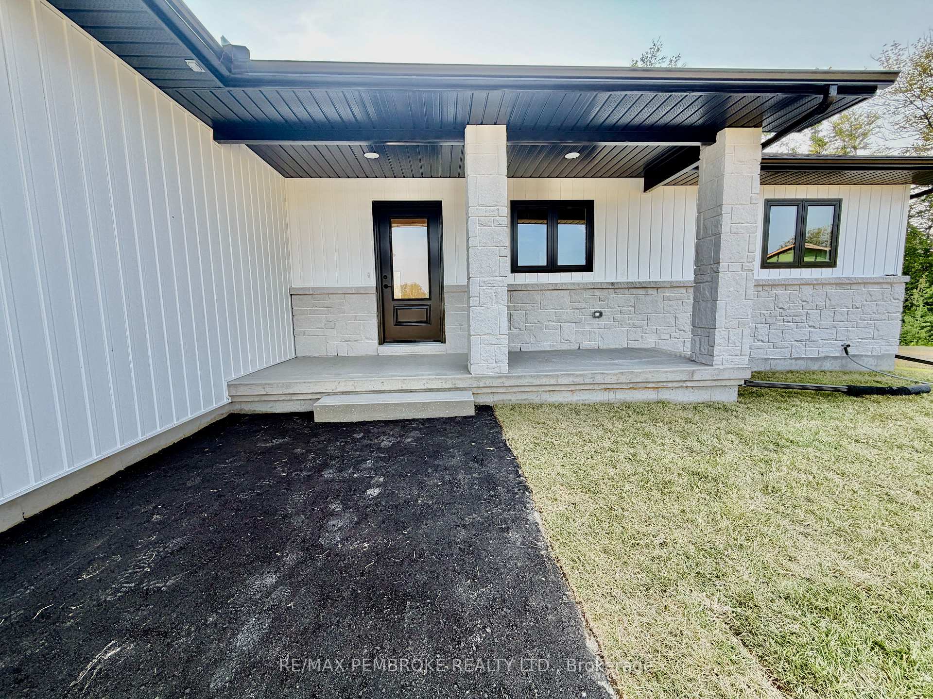 Photo 4 of 55 Eddy Crescent, Pembroke, Pembroke — HOMEH