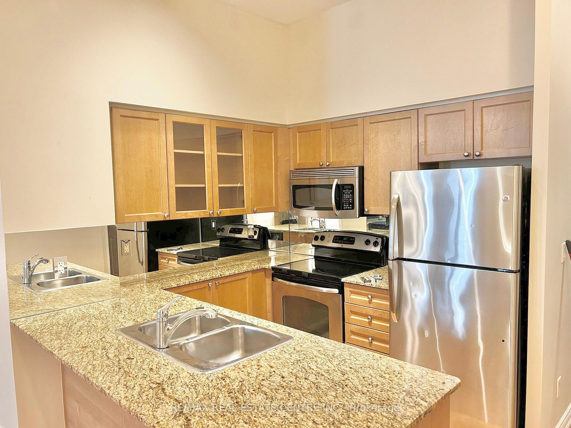 Photo 3 of Unit 204, 761 Bay Street, Toronto, Bay Street Corridor — HOMEH