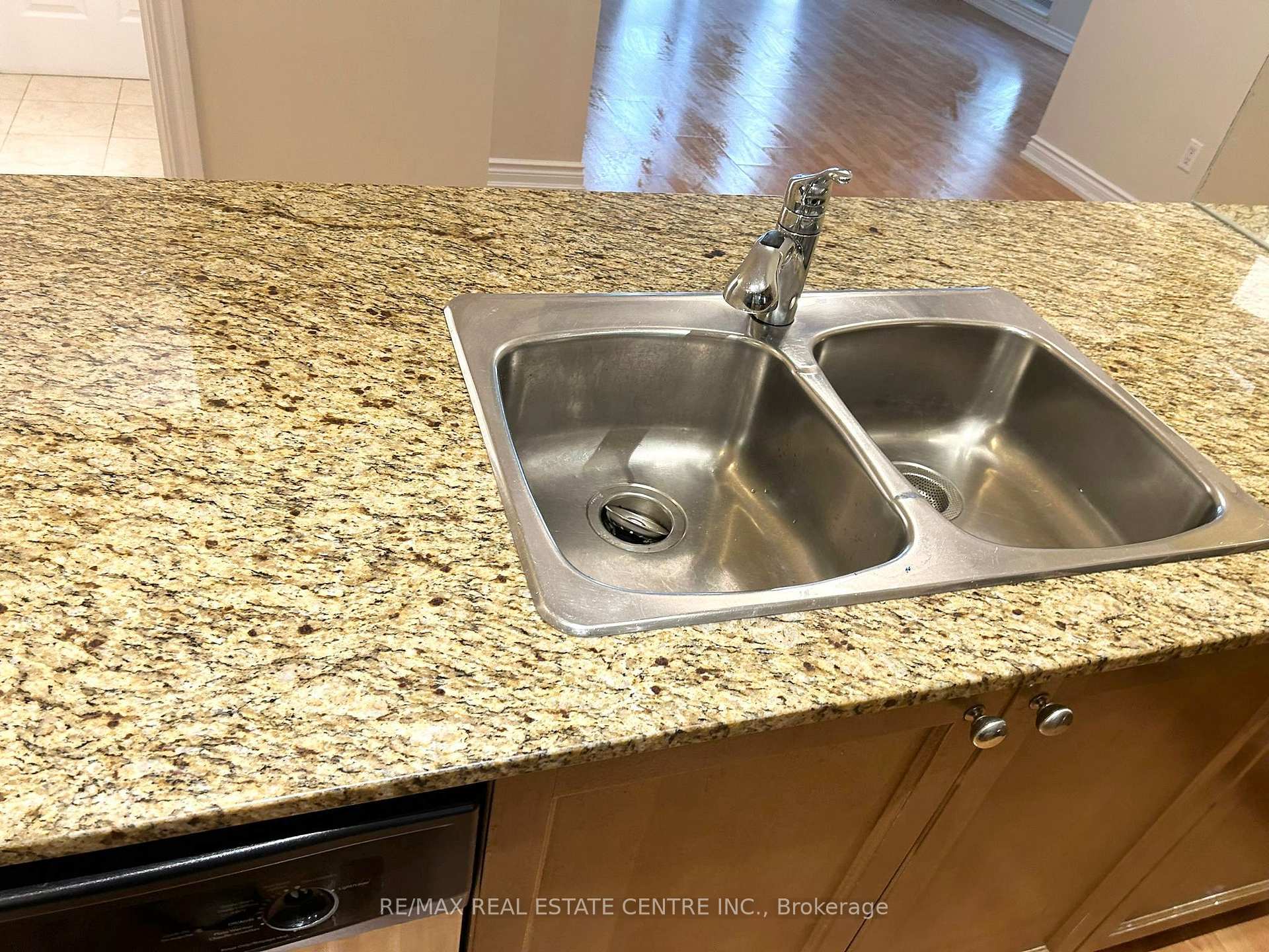 Photo 5 of Unit 204, 761 Bay Street, Toronto, Bay Street Corridor — HOMEH