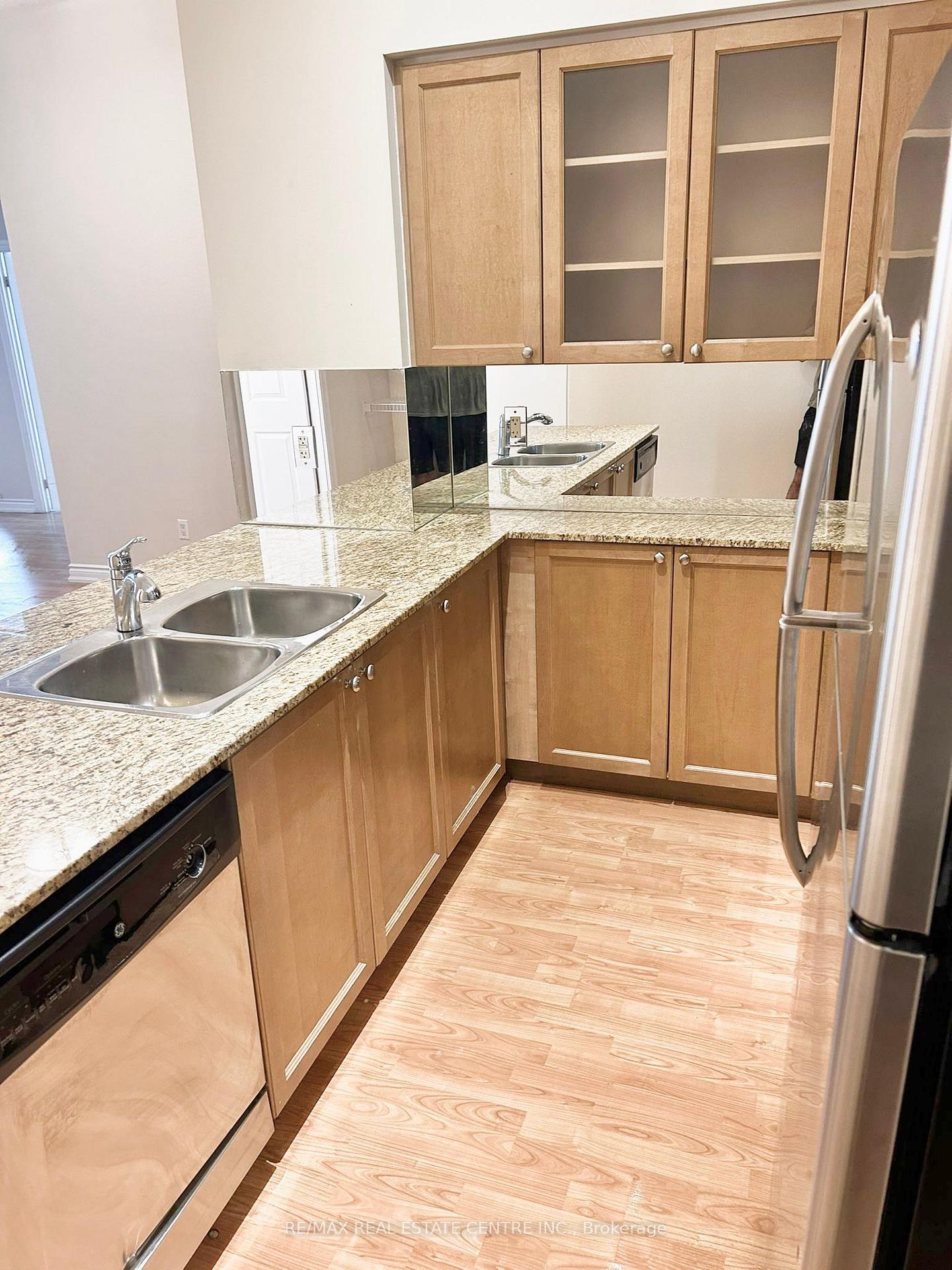 Photo 6 of Unit 204, 761 Bay Street, Toronto, Bay Street Corridor — HOMEH