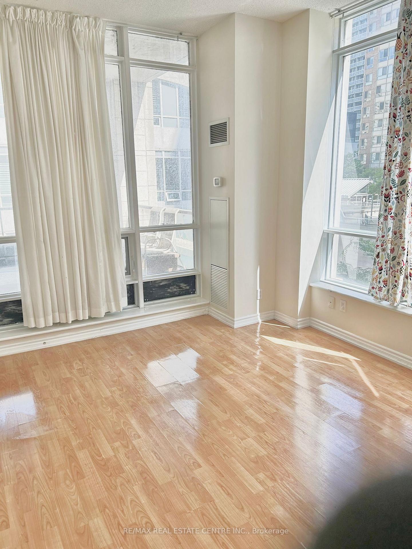 Photo 10 of Unit 204, 761 Bay Street, Toronto, Bay Street Corridor — HOMEH