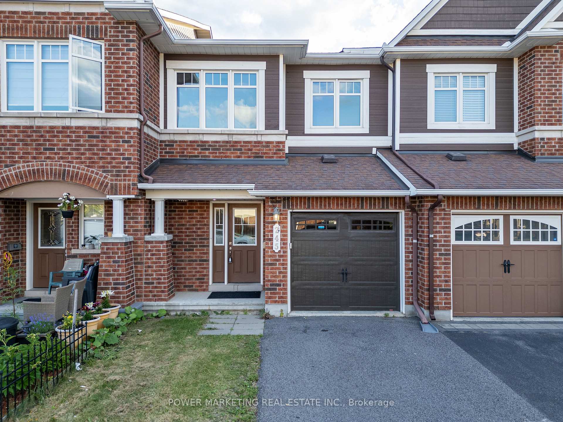 Front of 245 Silvermoon Crescent