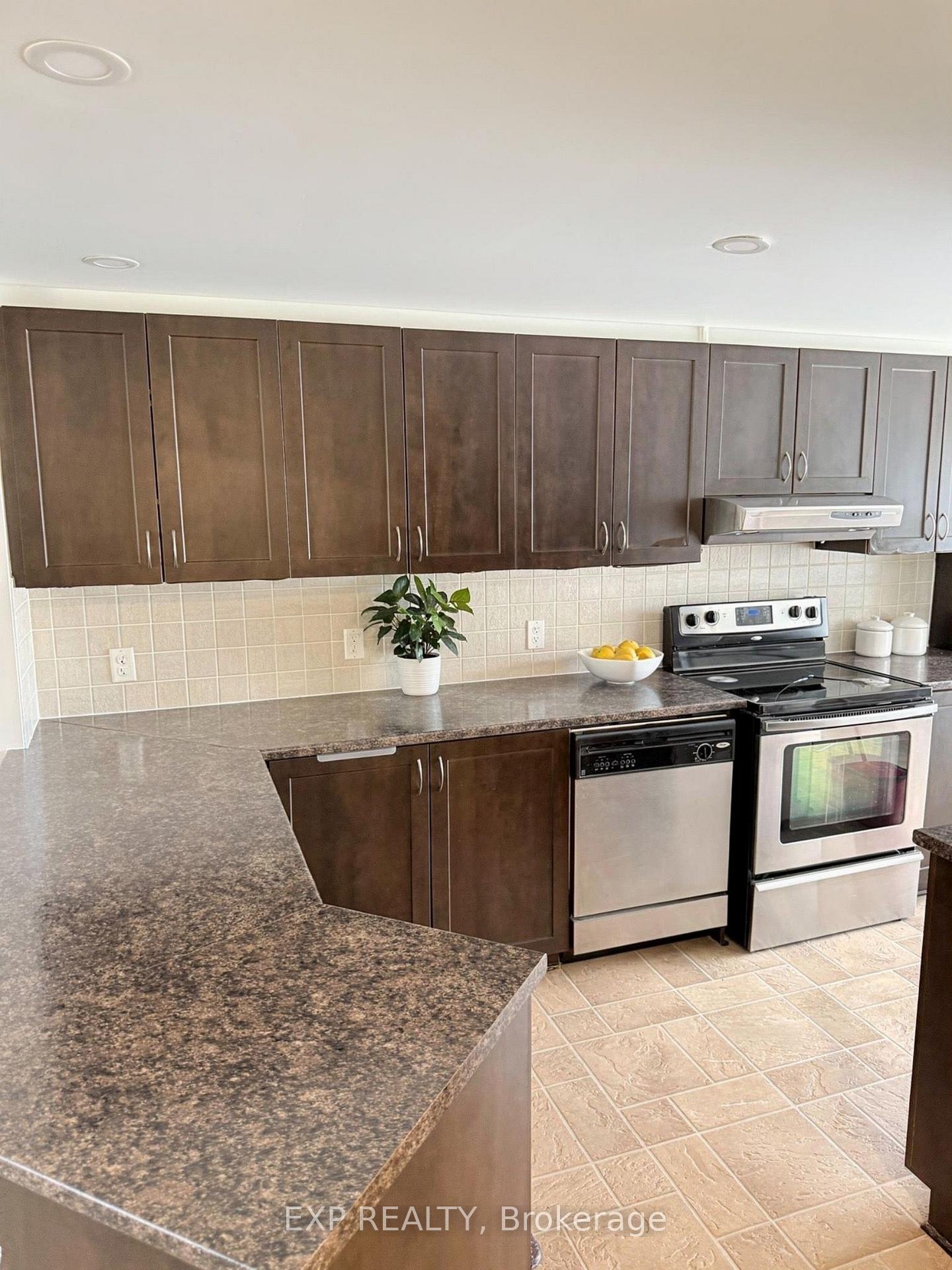 Photo 3 of Unit B, 564 Chapman Mills Drive, Ottawa, Barrhaven - Strandherd — HOMEH