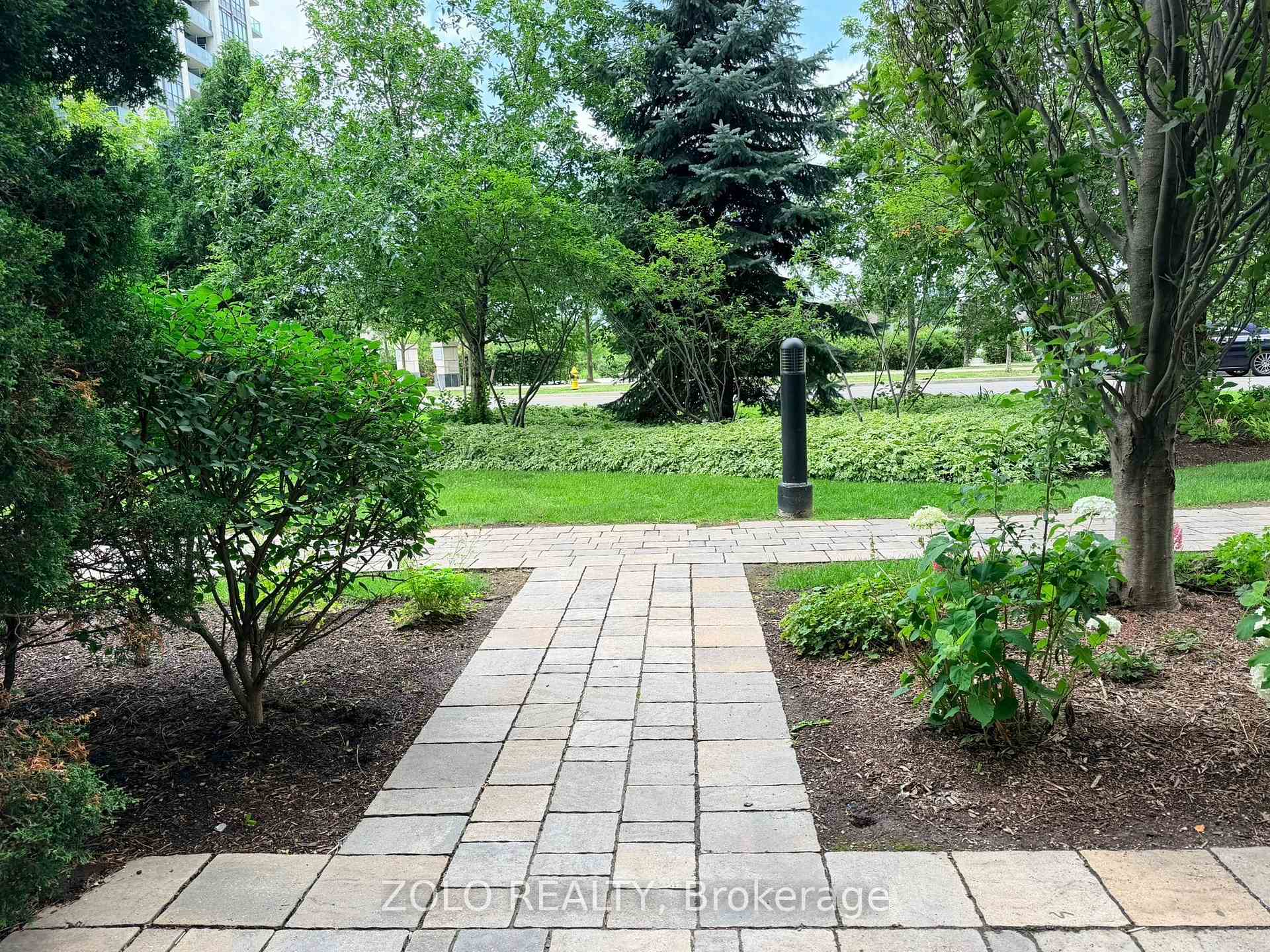 Photo 6 of Unit 103, 15 North Park Road, Vaughan, Beverley Glen — HOMEH