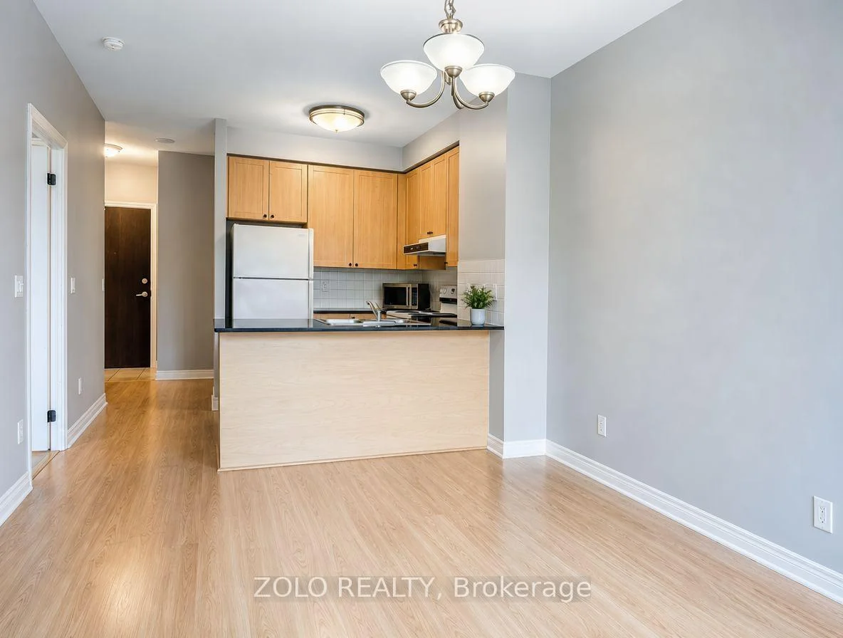 Photo 2 of Unit 103, 15 North Park Road, Vaughan, Beverley Glen — HOMEH