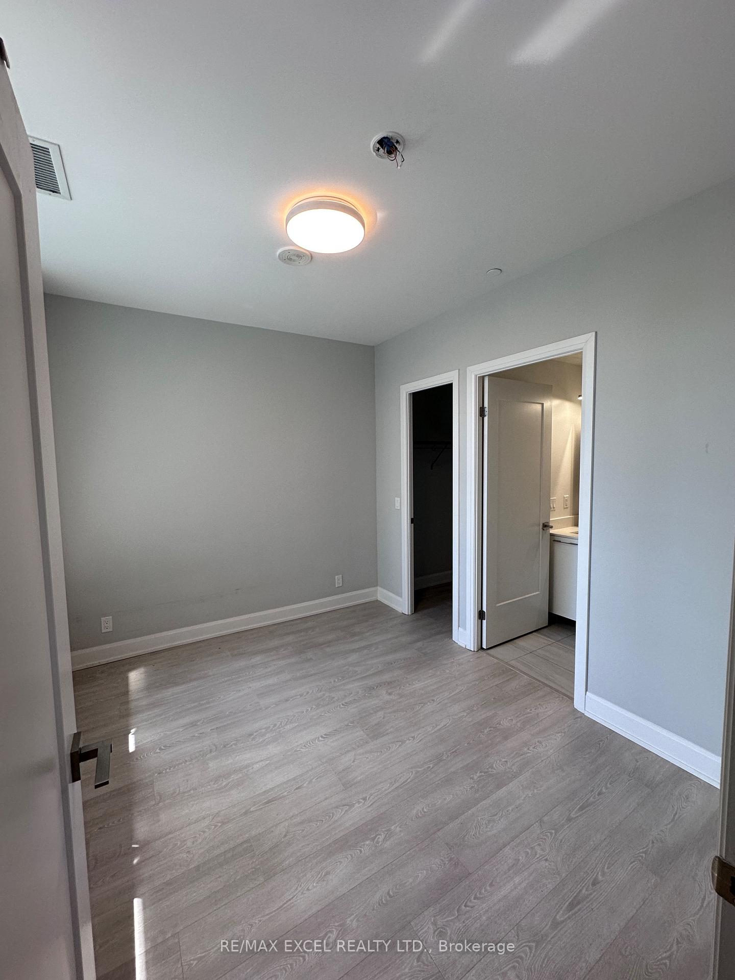 Photo 5 of Unit 1030, 38 Water Walk Drive E, Markham, Unionville — HOMEH