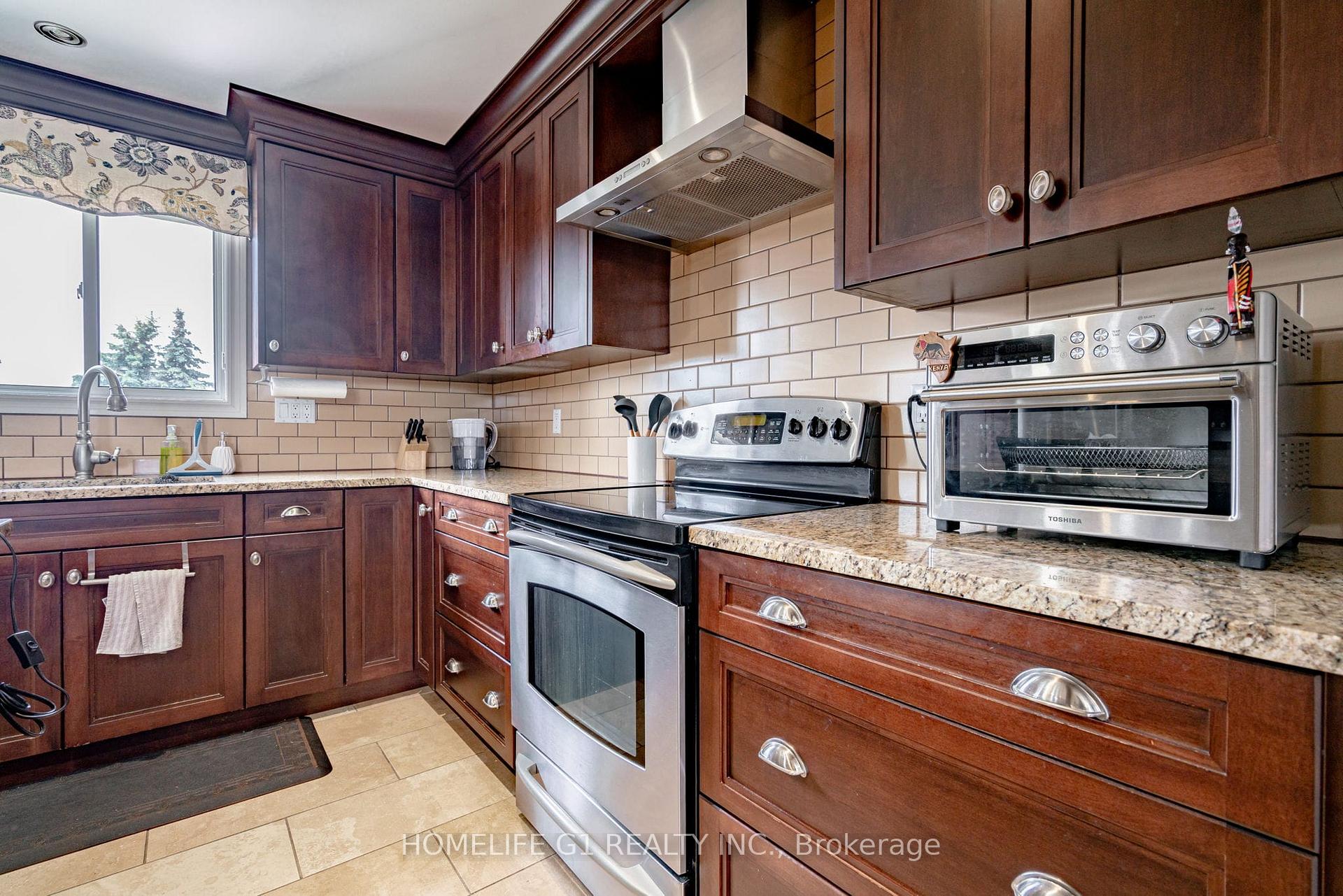 Photo 8 of 165 Ellison Avenue, Leamington, Seacliffe — HOMEH