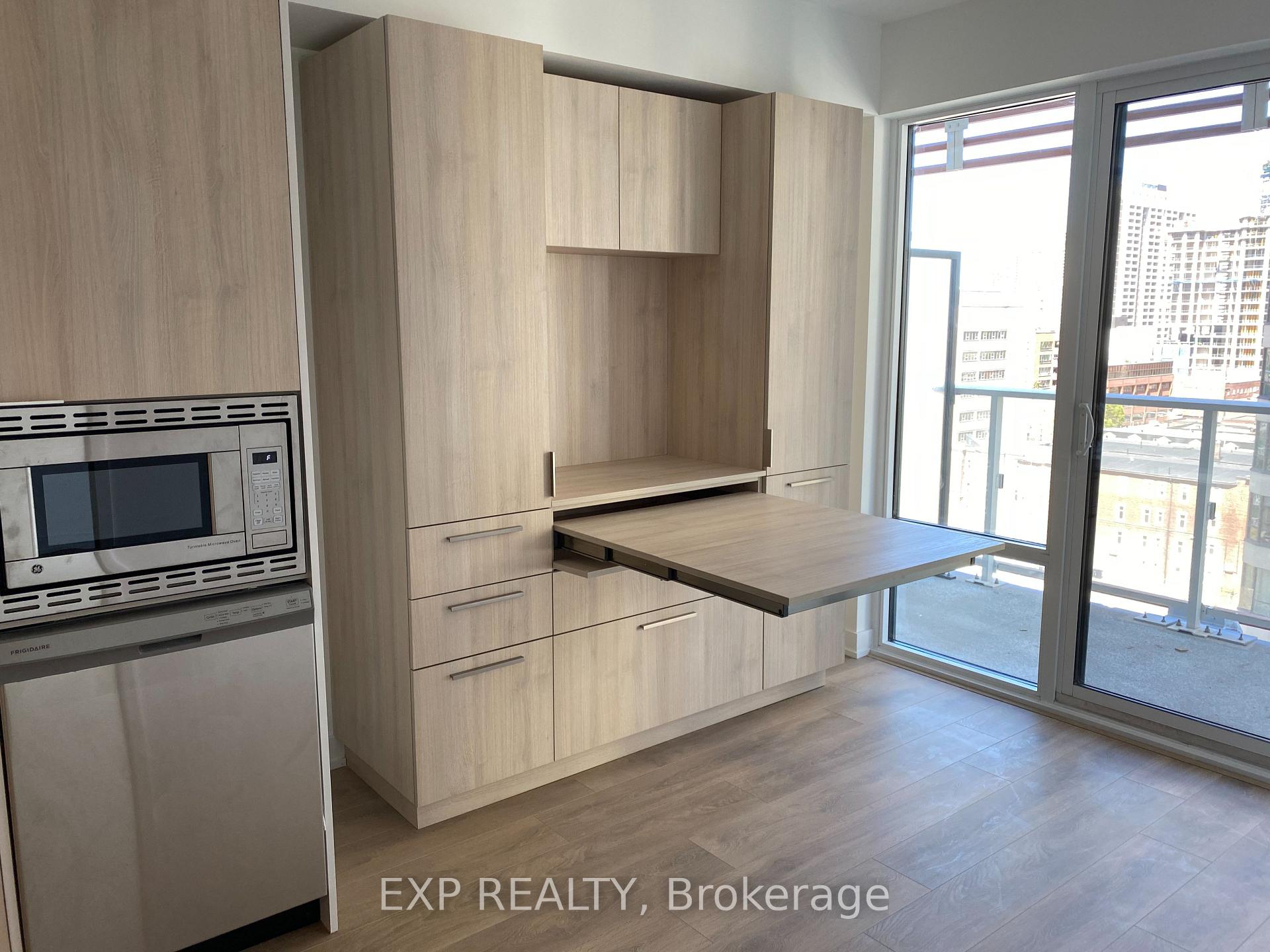 Photo 6 of Unit 913, 18 Maitland Terrace, Toronto, Church-Yonge Corridor — HOMEH