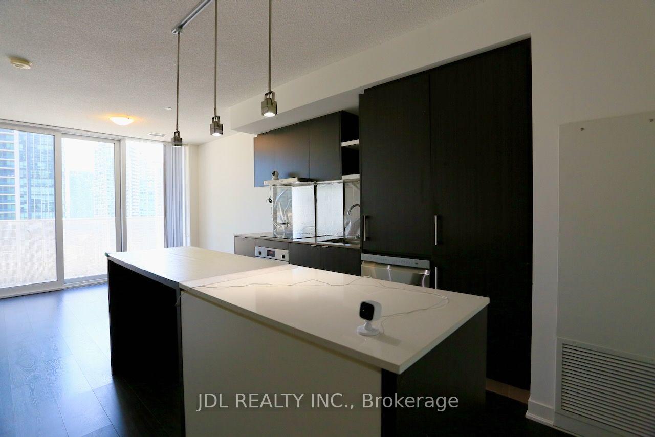 Photo 4 of Unit 1705, 88 Harbour Street, Toronto, Waterfront Communities — HOMEH